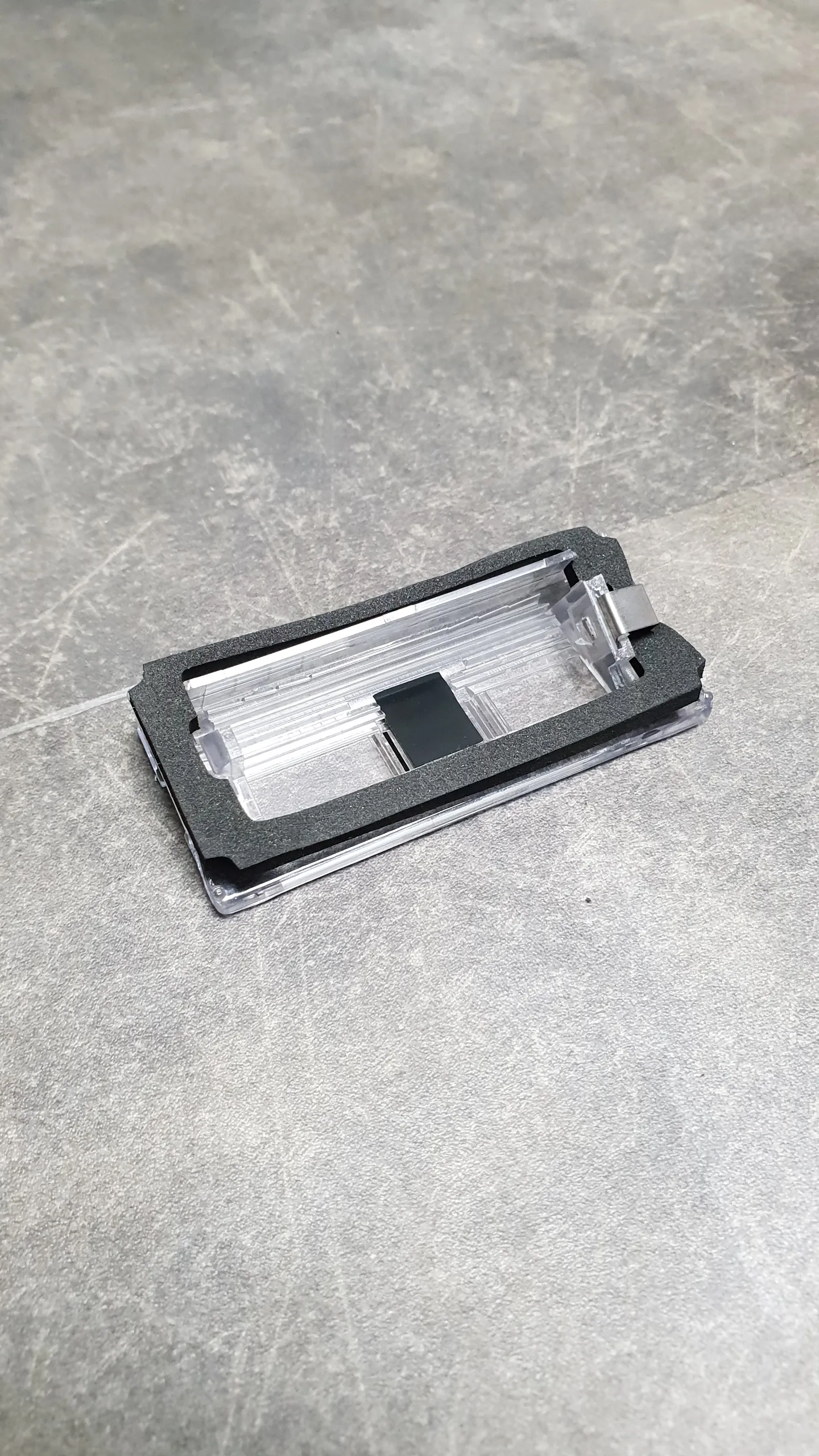 Рассеиватель фонаря подсветки номерного знака E46