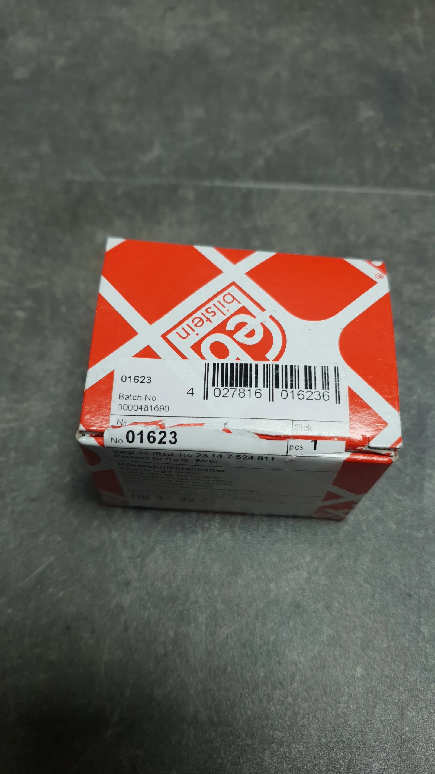 Датчик включения фонаря заднего хода Getrag 250 / ZF 320z [серии 1,3,5,6,X3]