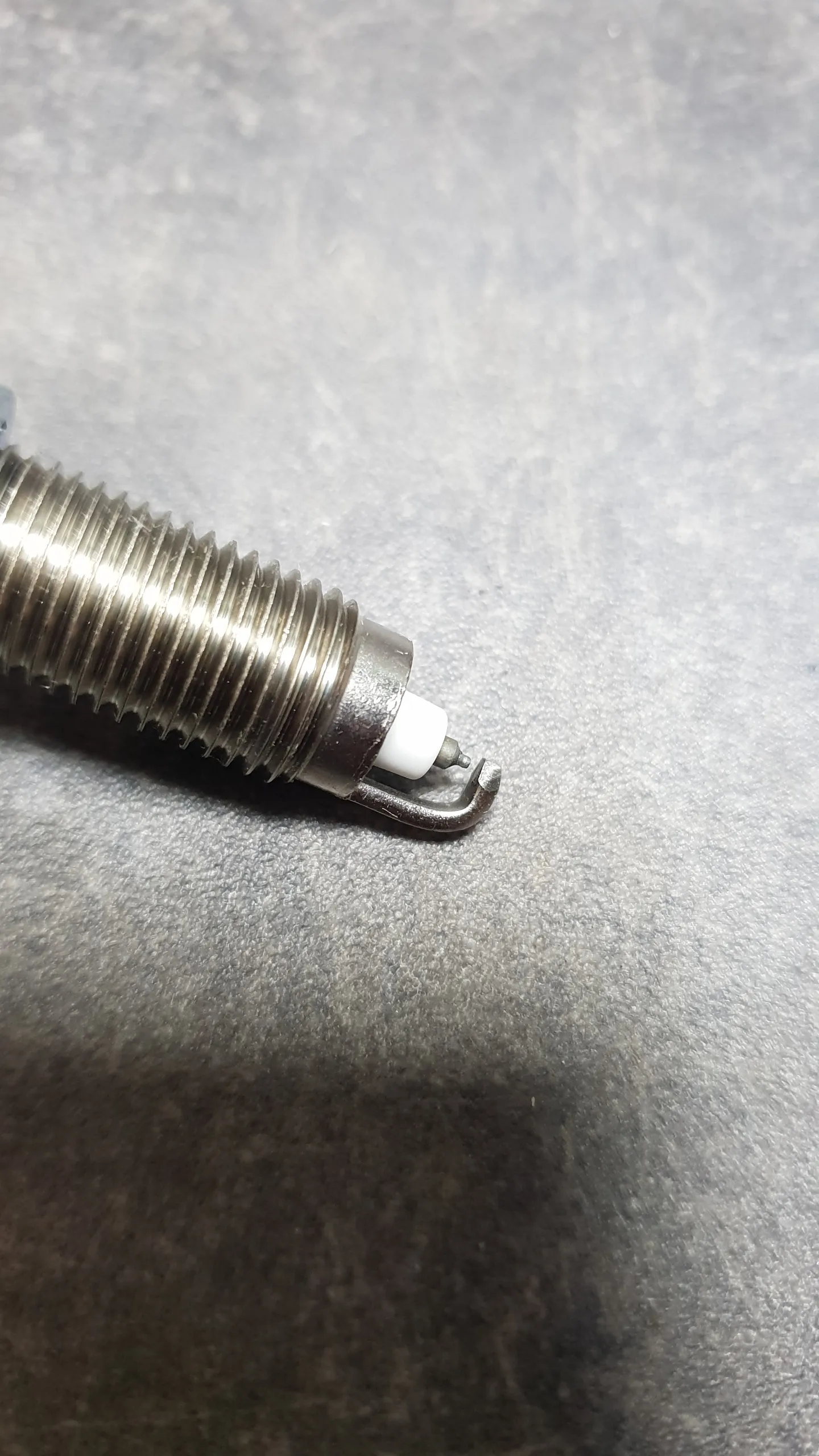 Свеча зажигания N55,N63B44 [BOSCH ZR5TPP33; 1-контактная]