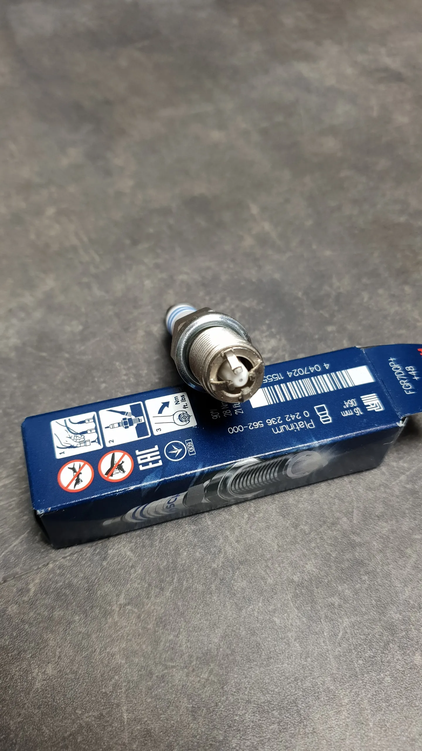 Свеча зажигания M40,M43,M50,M52,M54,M60,M62,N42,N62 [4х конт; BOSCH FGR7DQP]