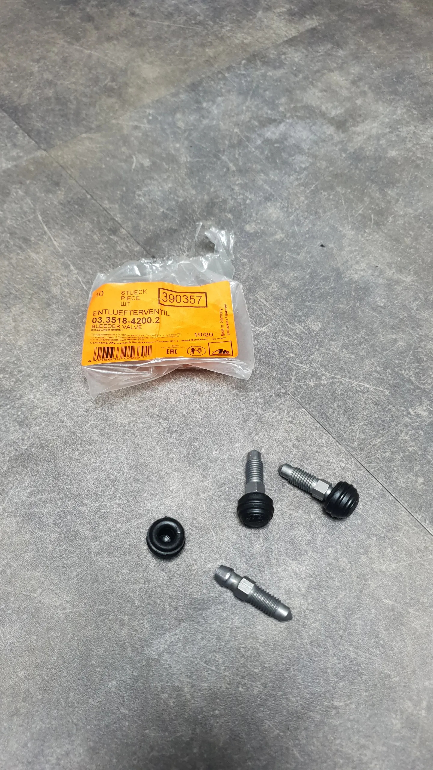 Штуцер для прокачки тормозов (в суппорт,задний) E23,E28,E30,E32,E34,E36,E38