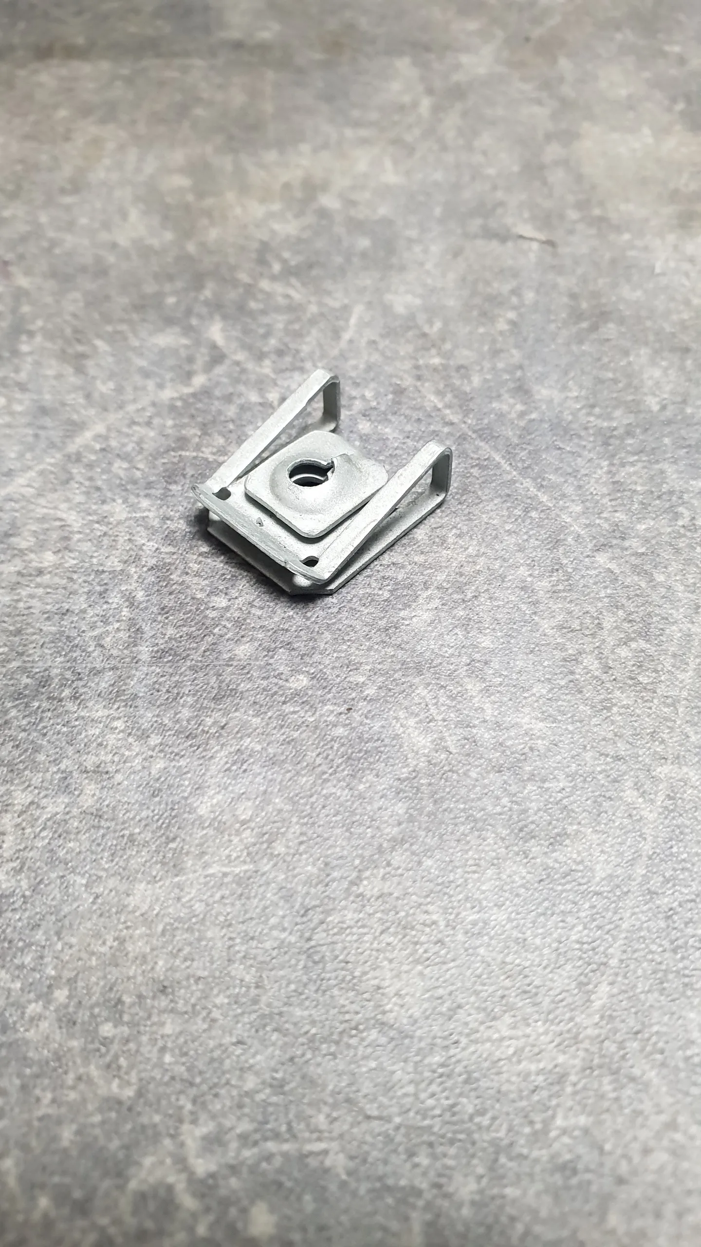 Гайка с пружинным зажимом [ST 4.8 -ZNS3], (1-24)