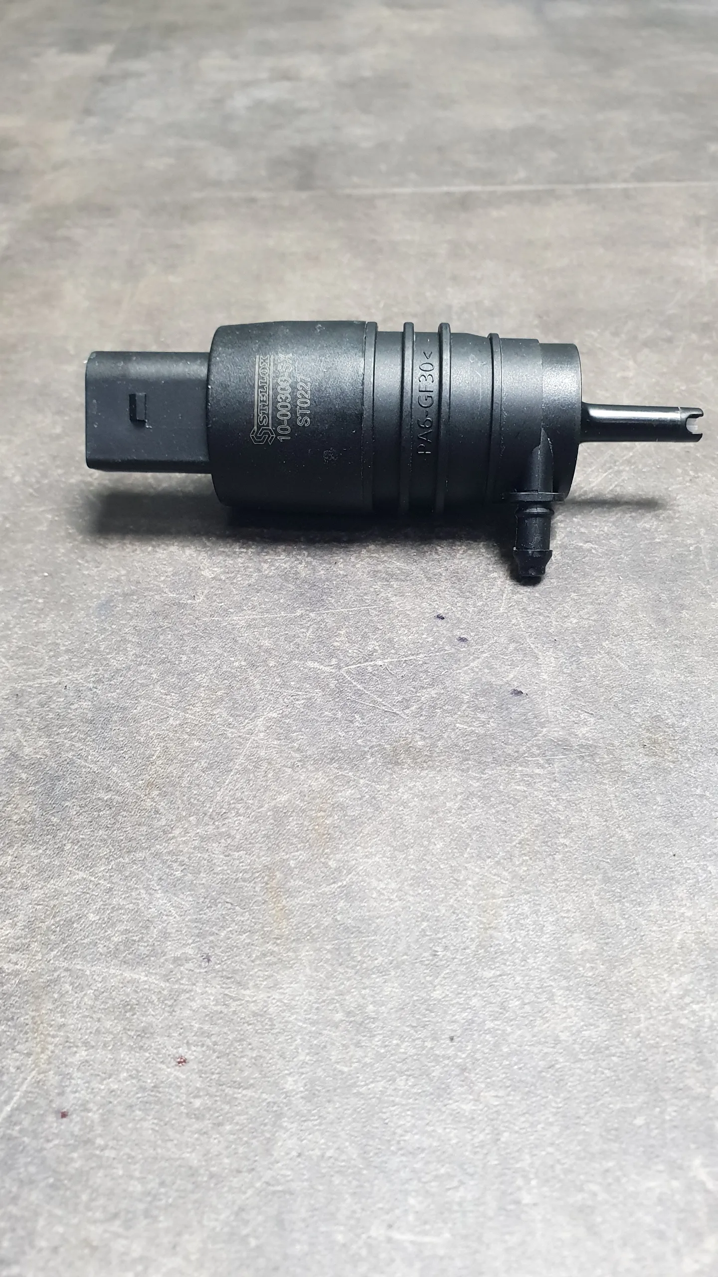 Моторчик (насос) стеклоомывателя BMW с 09.1997г.в.