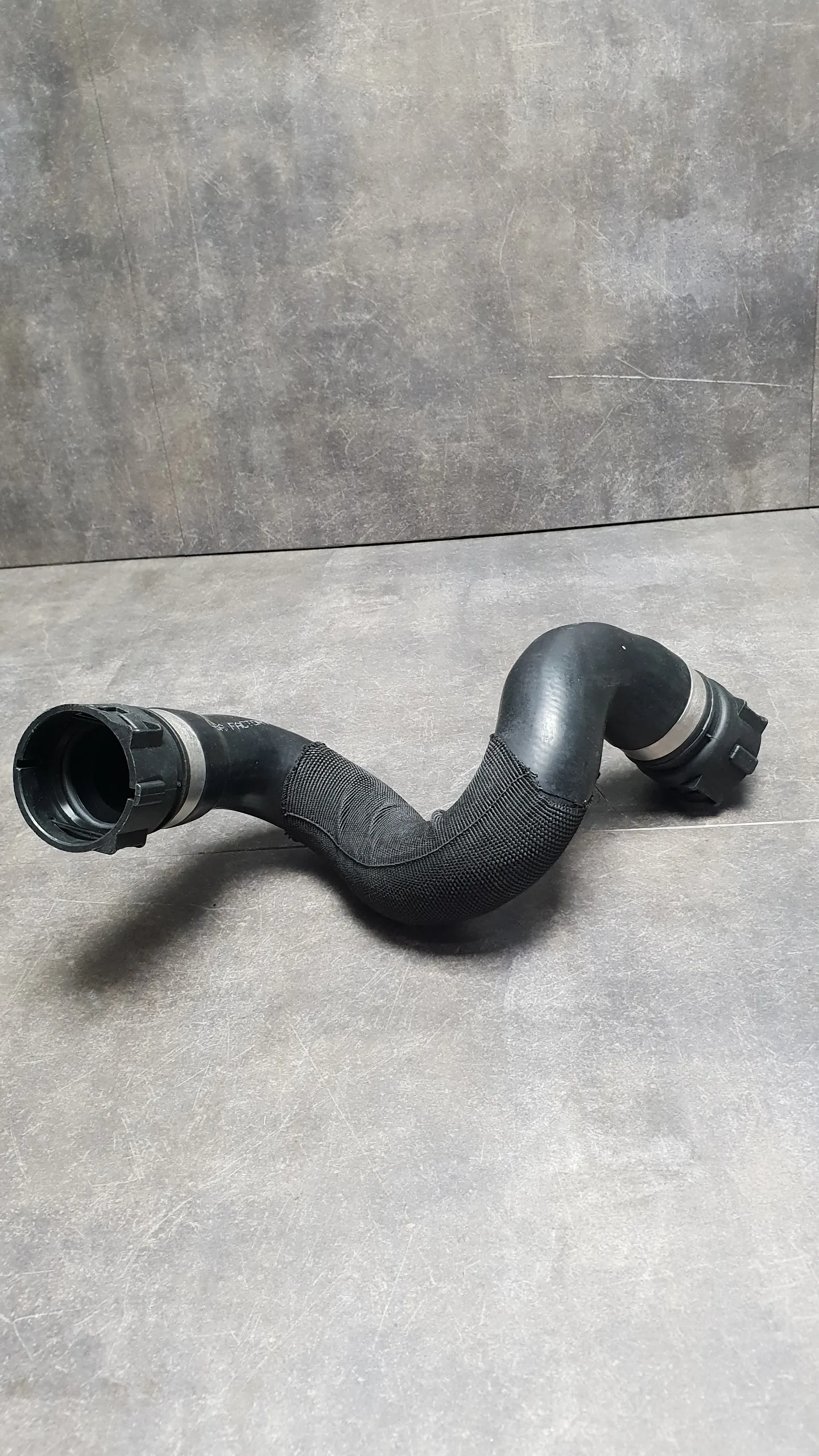 Патрубок системы охлаждения нижний E70 X5 3.0 [с 06.2007]