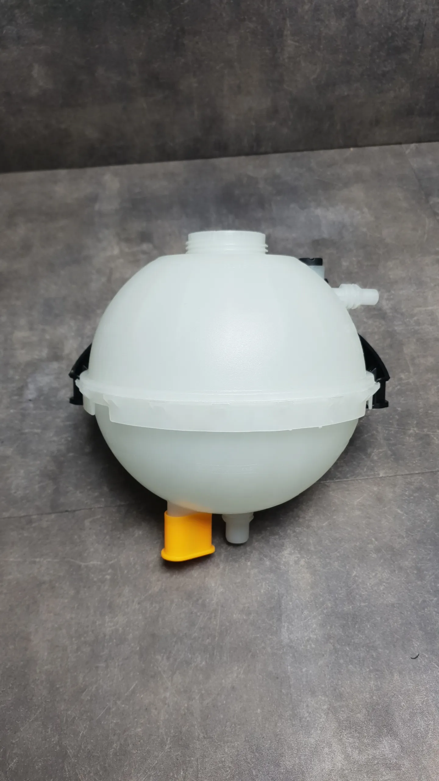 Бачок расширительный радиатора F20,F30,F36: N13,N20,N26