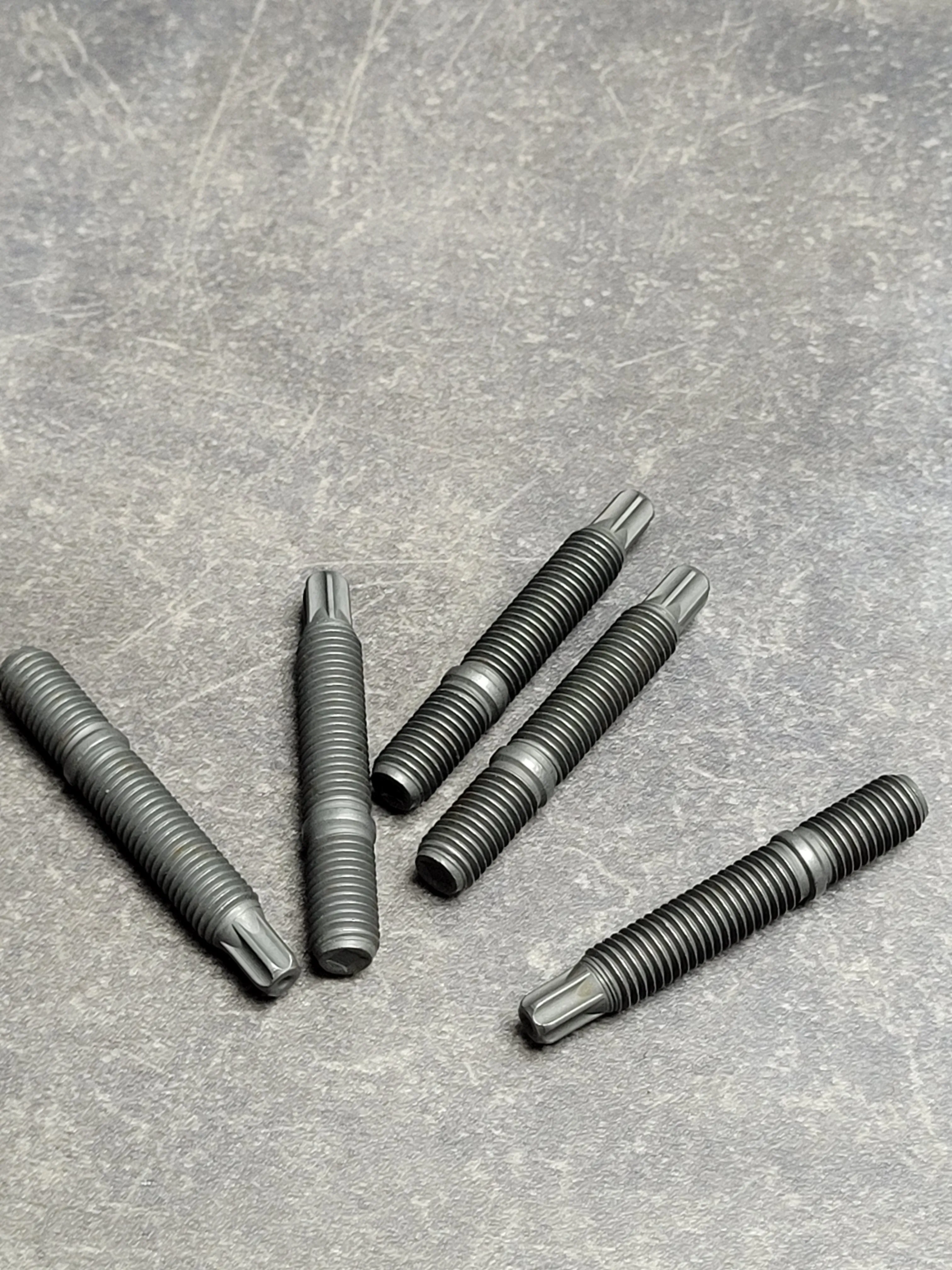 Шпилька выпускного коллектора B38 [M7X47-10.9-PHR] (СВ3-24)
