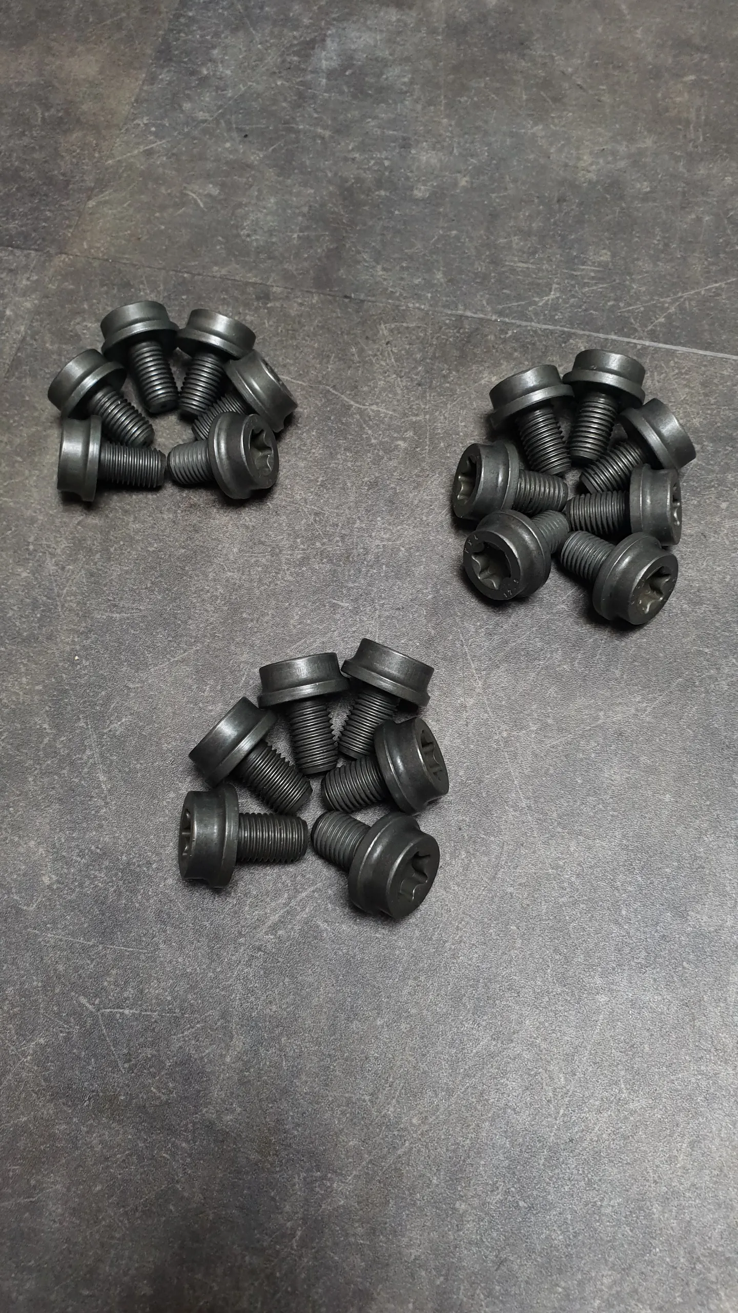 Болт маховика (M12X1.5x19)