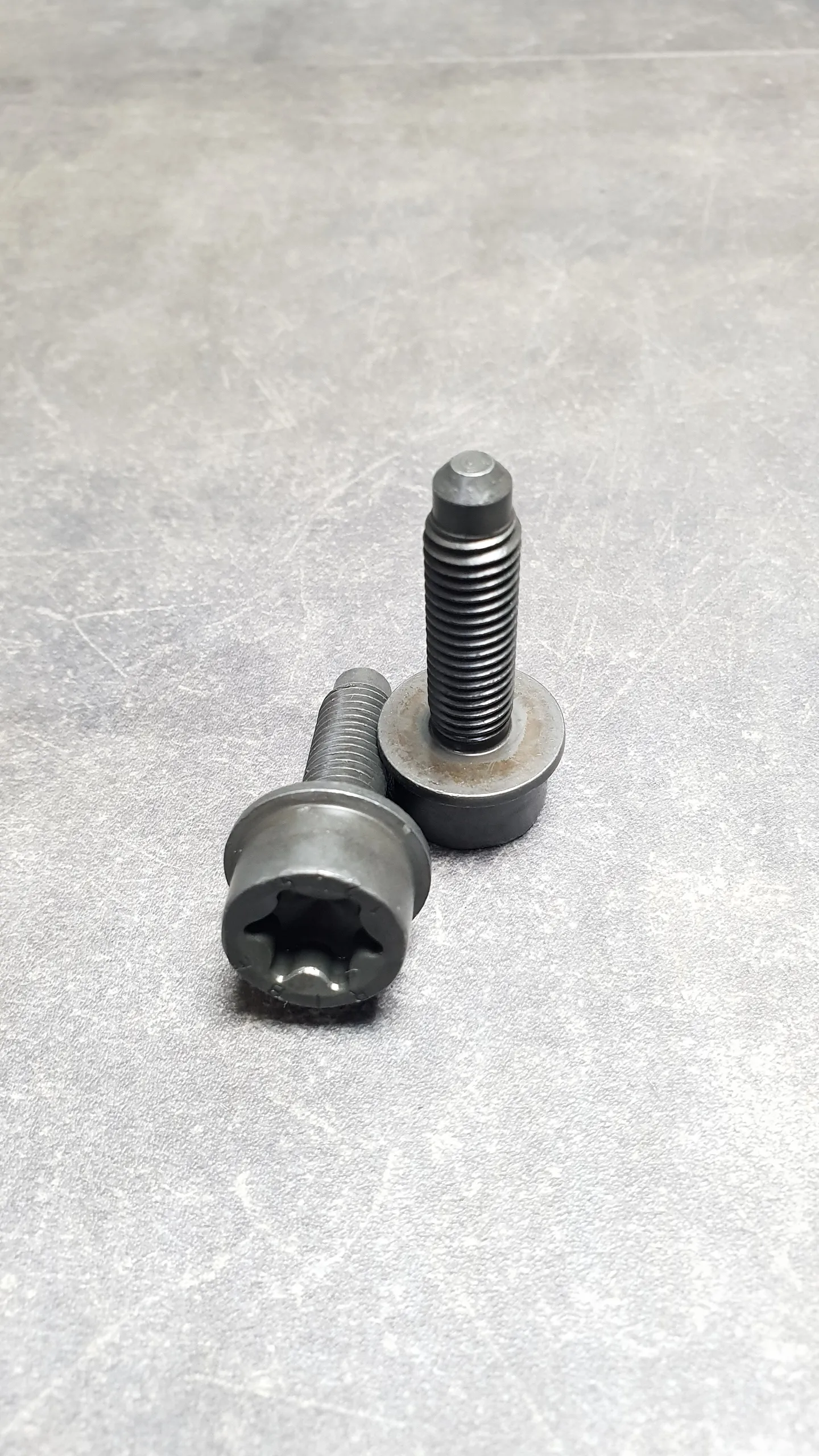 Болт с буртиком на масляный насос N20,N26 (M10x30) (19-9)