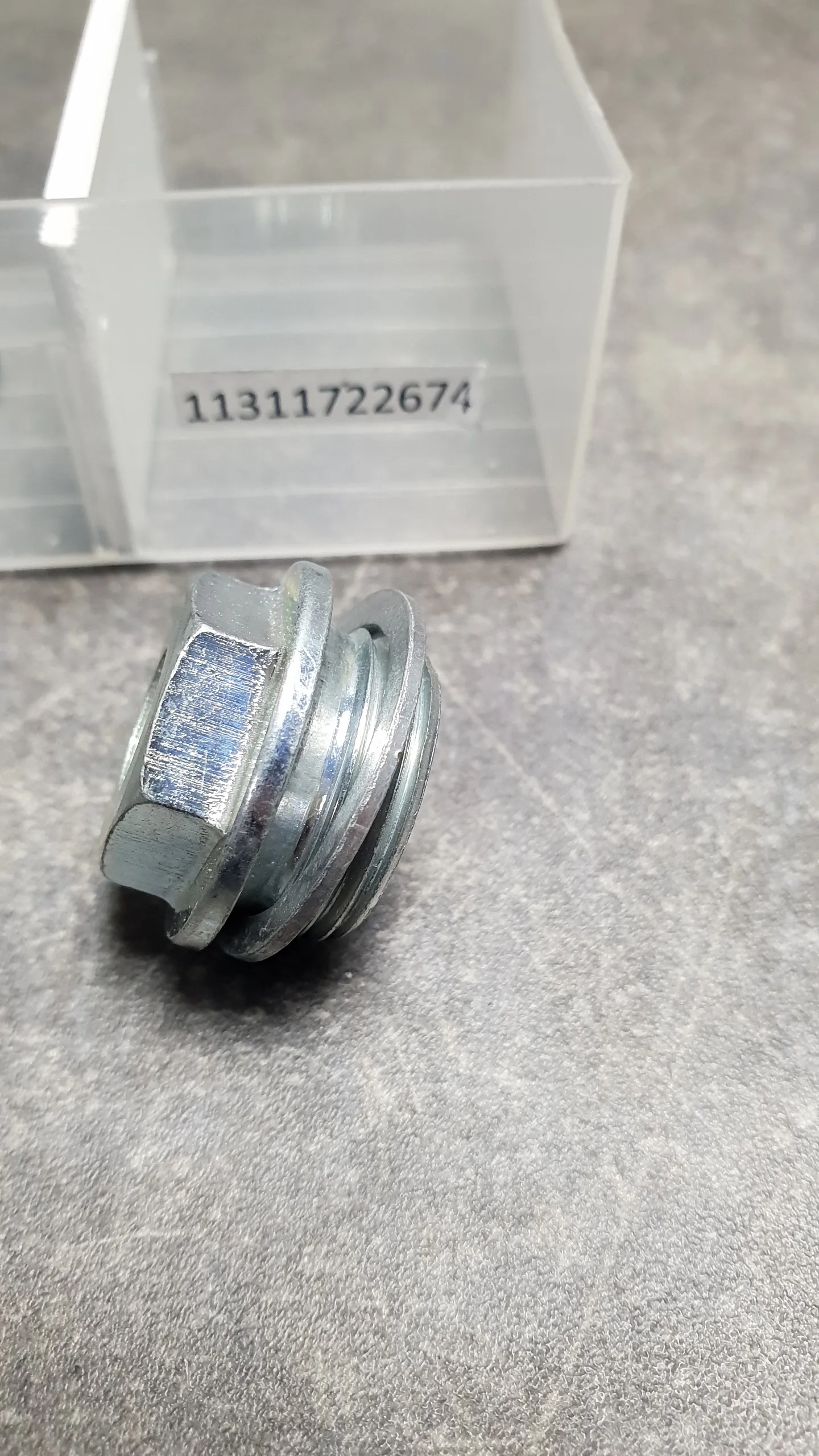 Болт передней крышки двигателя M50,M52 (E34,E36,E38,E39) (7-5)