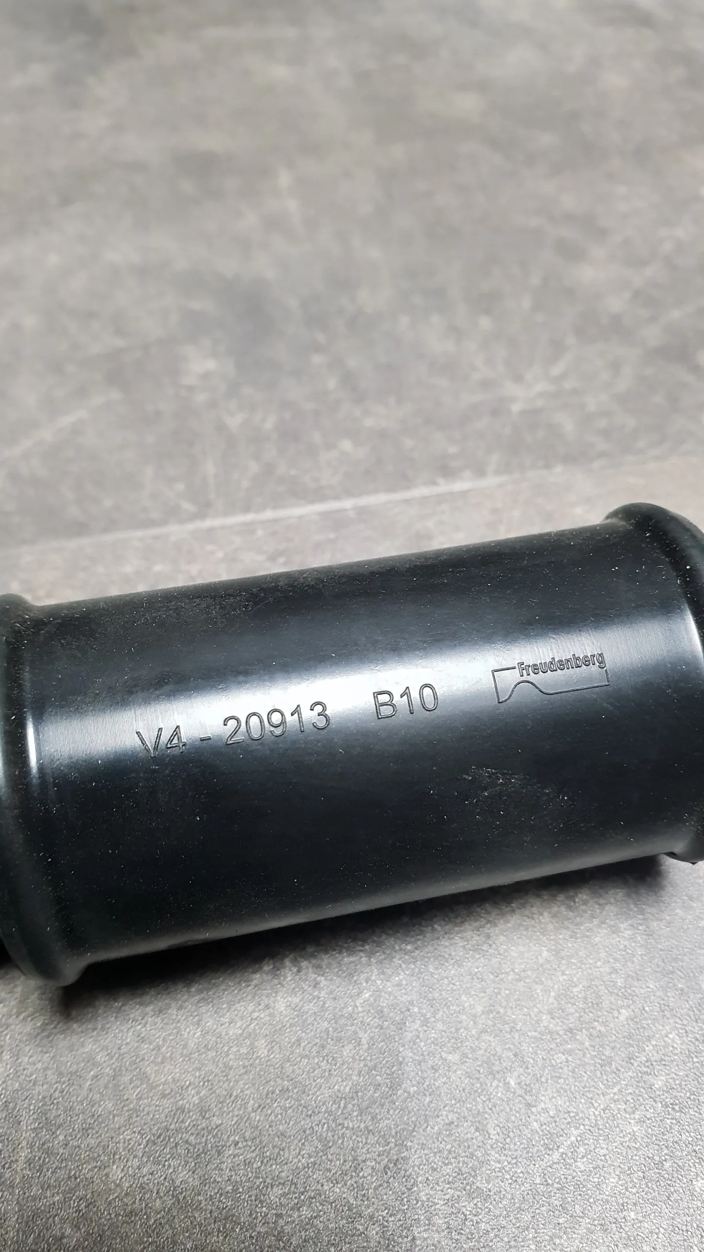 Патрубок (трубка) системы охлаждения подводящая N62, N62N (к помпе / короткий)