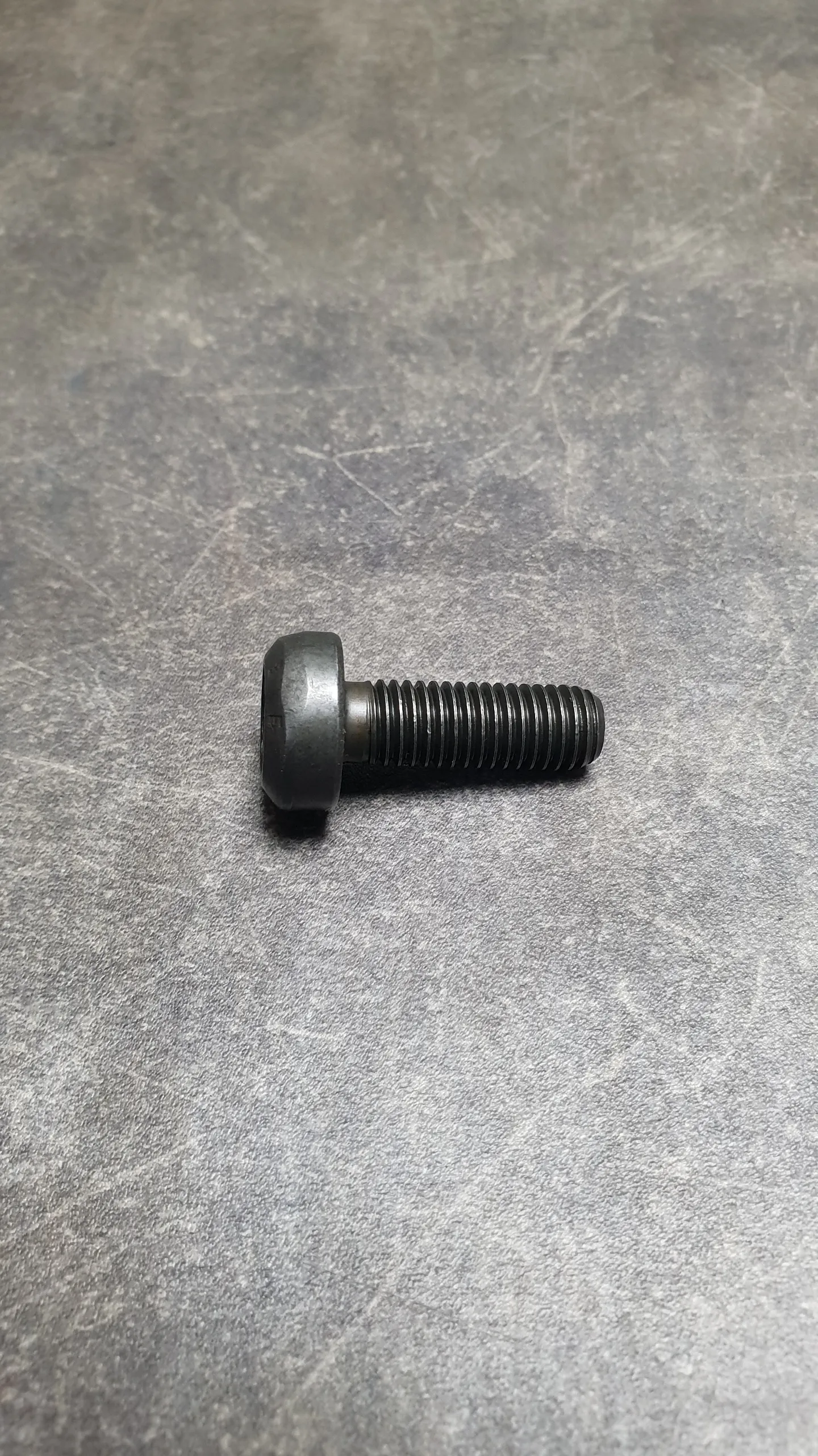 Болт звезды вакуумного насоса N51-N54 (18-27)