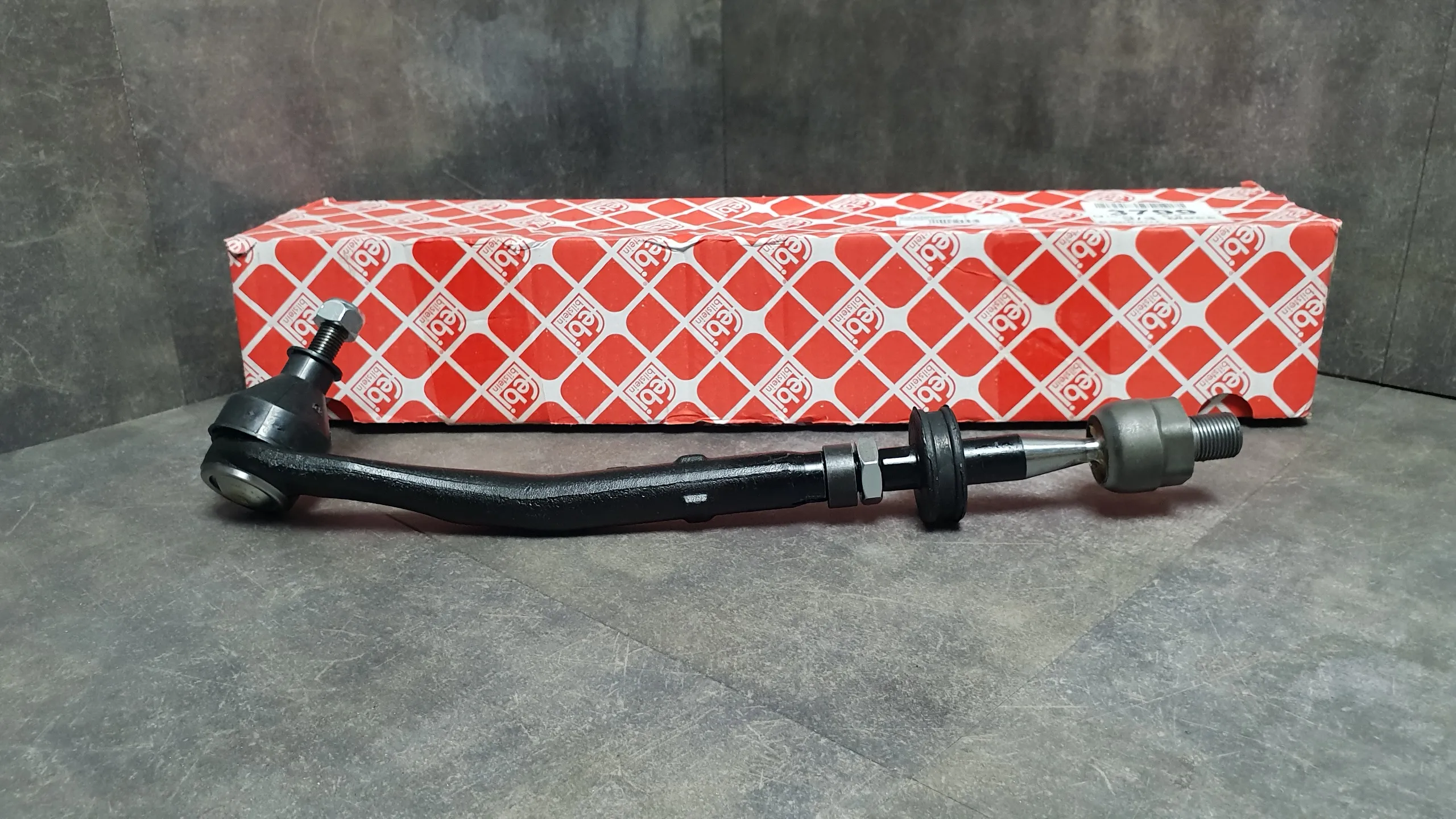 Рулевая тяга в сборе с наконечником E39, L