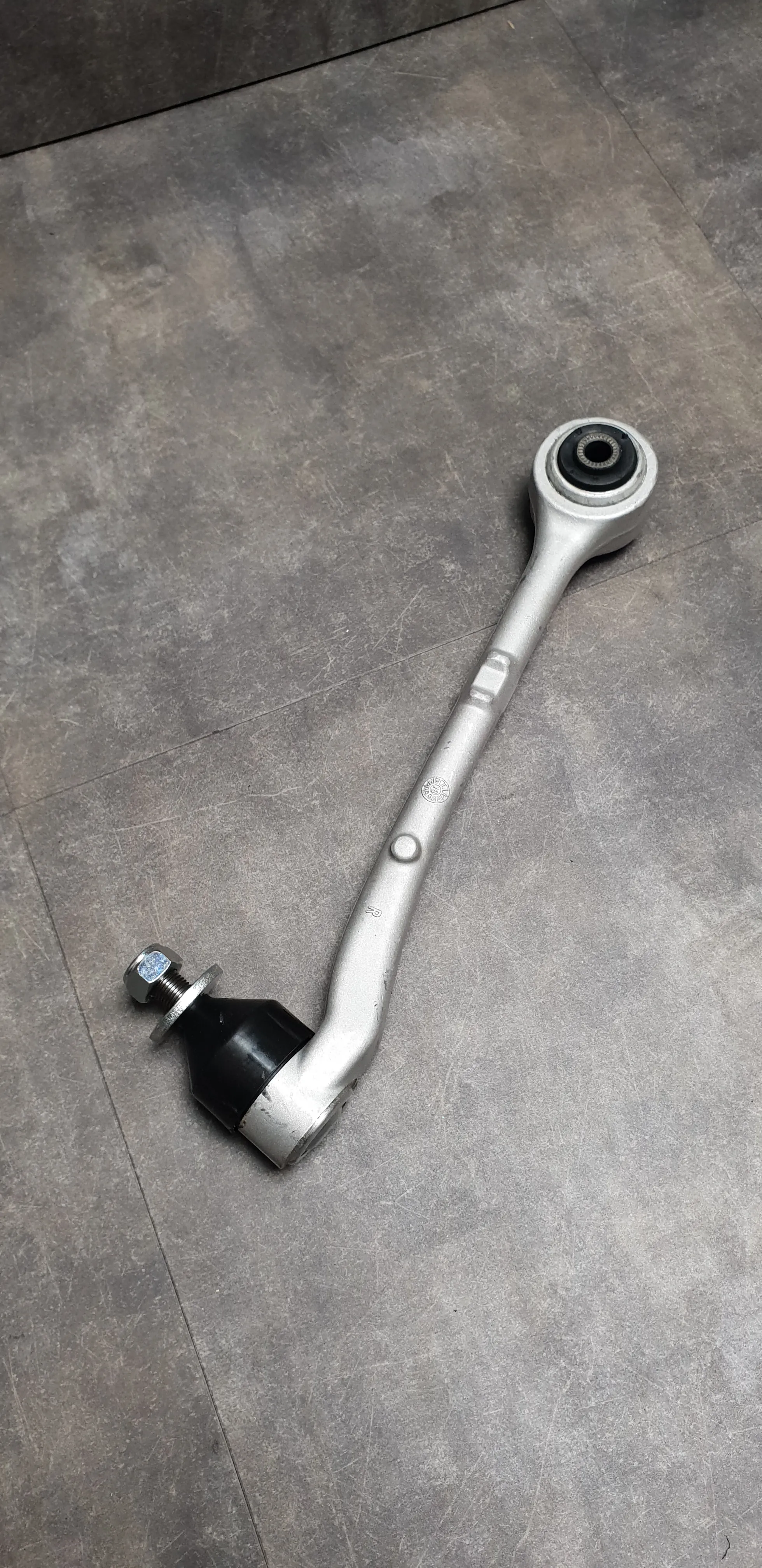 Рычаг подвески передней нижний E38 (прямой) R