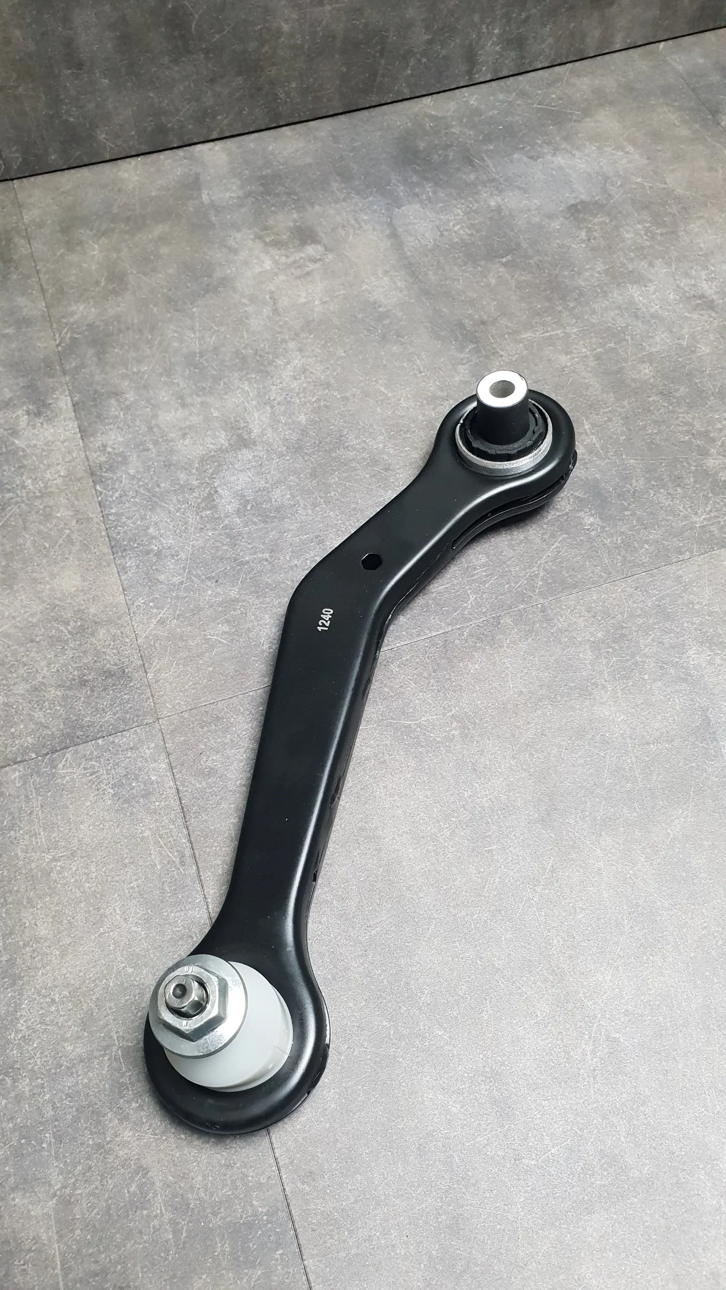 Рычаг задний поперечный L (бумеранг) X5 (E53)