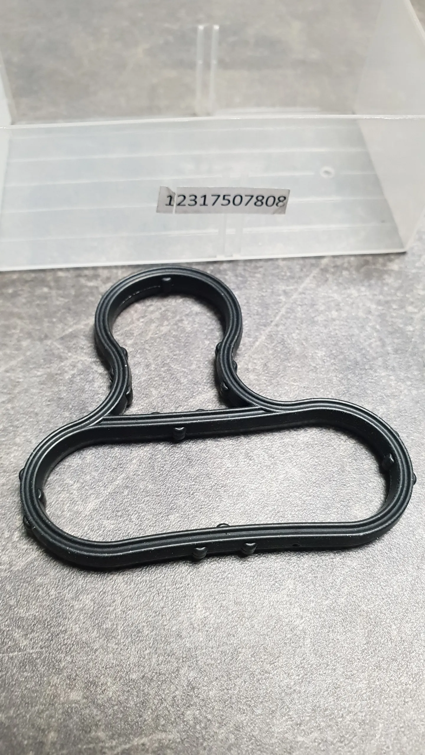 Прокладка масл. рад. (на кронштейне генератора) N62, N62N (см.вин) (7-21)