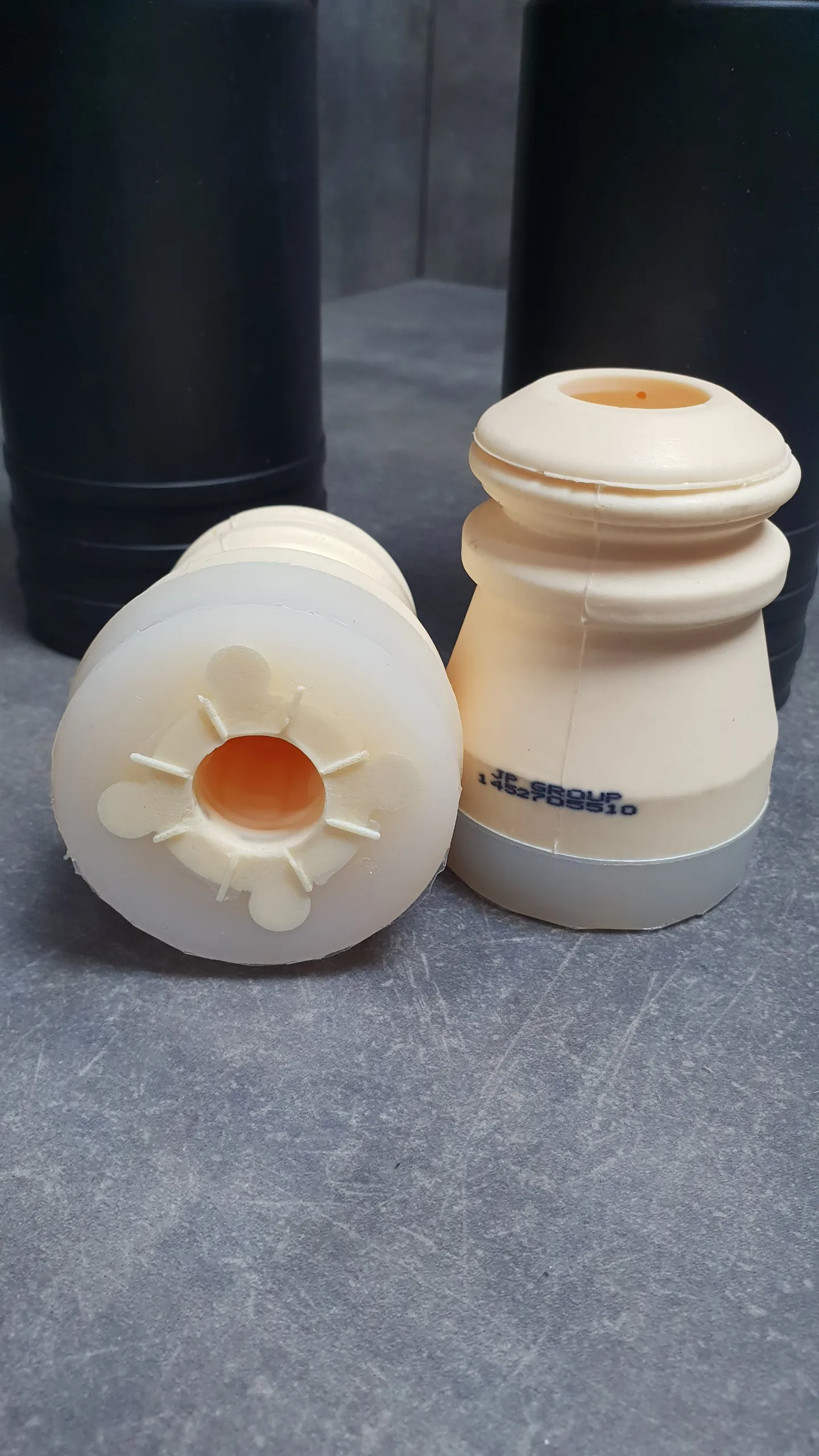 Комплект пыльник + отбойник E70,E71 (на 2 аморт.) [стандарт/спорт](задний)