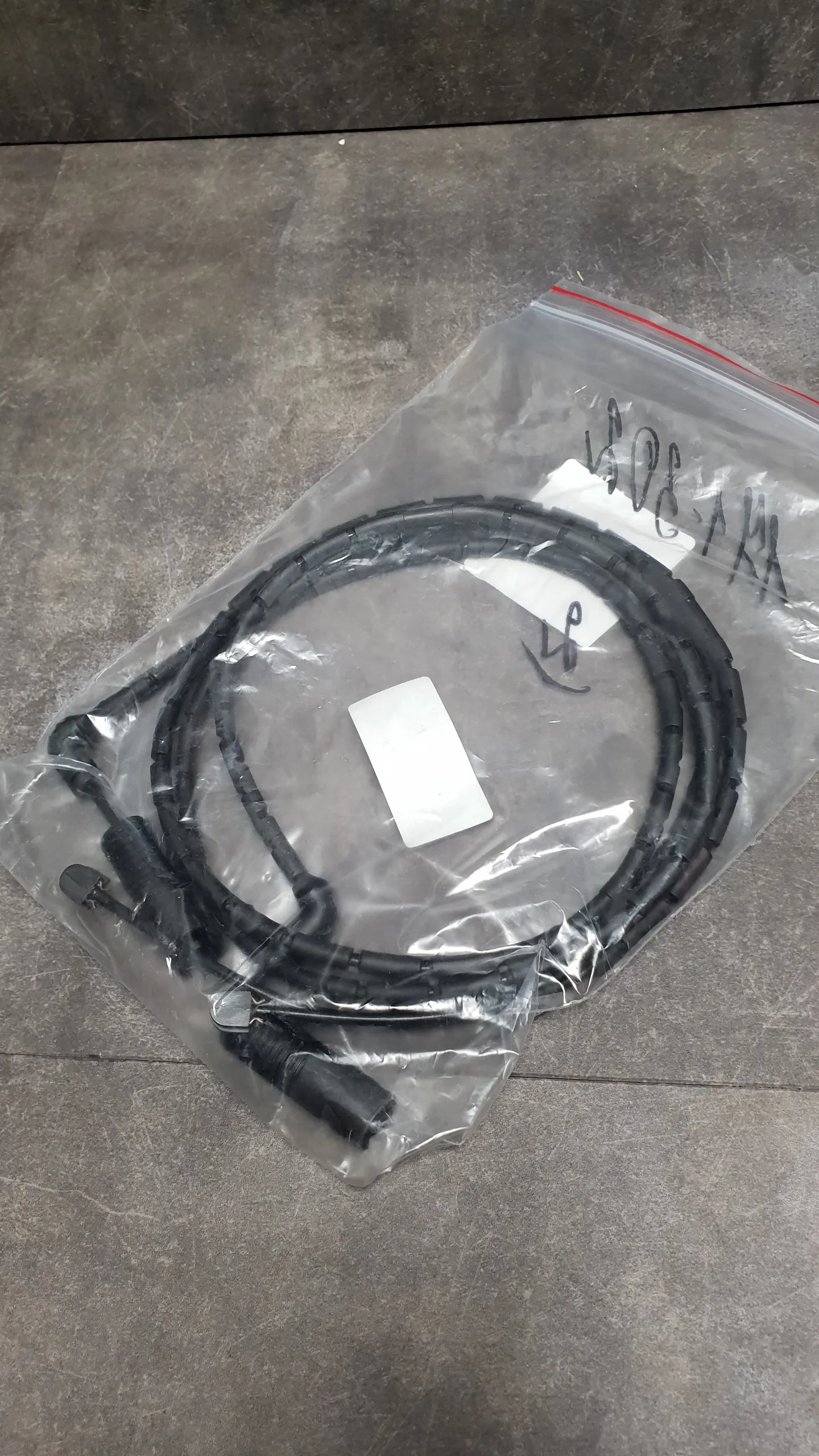 Датчик износа торм. колодок задн. E83