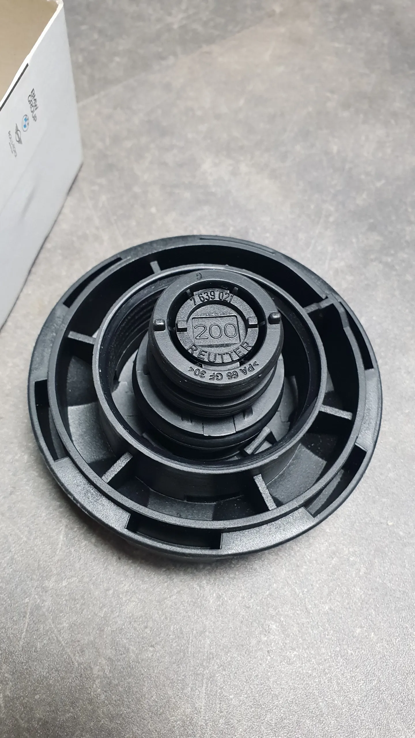 Крышка радиатора (расширительного бачка) E90,E60,F10,F07GT,E61,E63,F01,X5