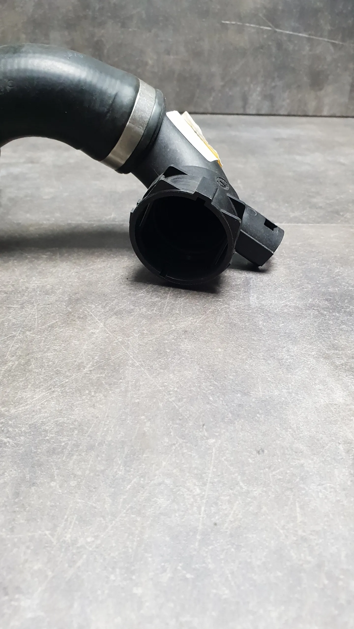 Патрубок системы охлаждения нижний E87,E90,E92 - N52,N51 [под датчик]