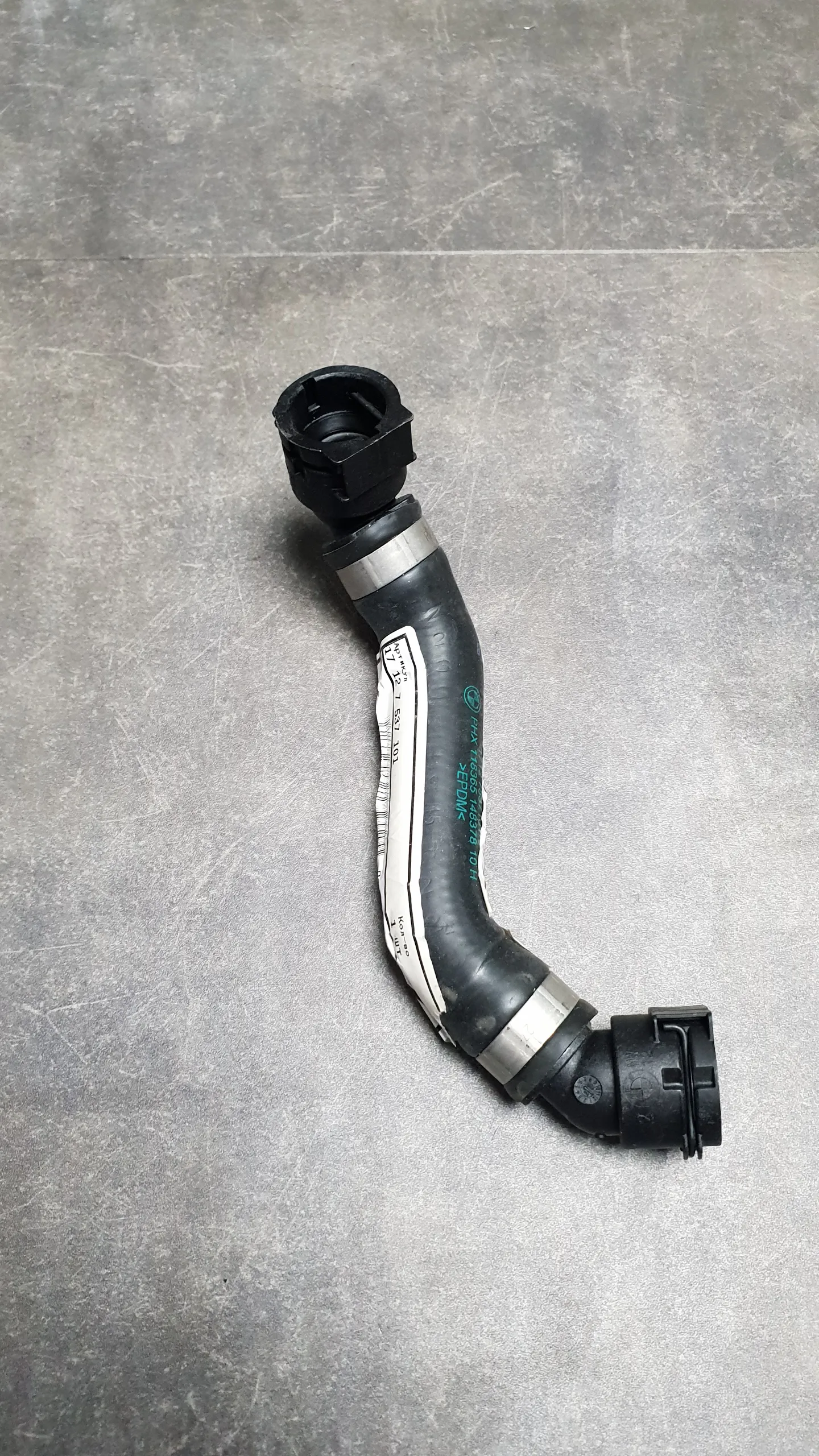 Патрубок системы охлаждения E70 [N52N,N62N] (радиатор-монтажная плата)