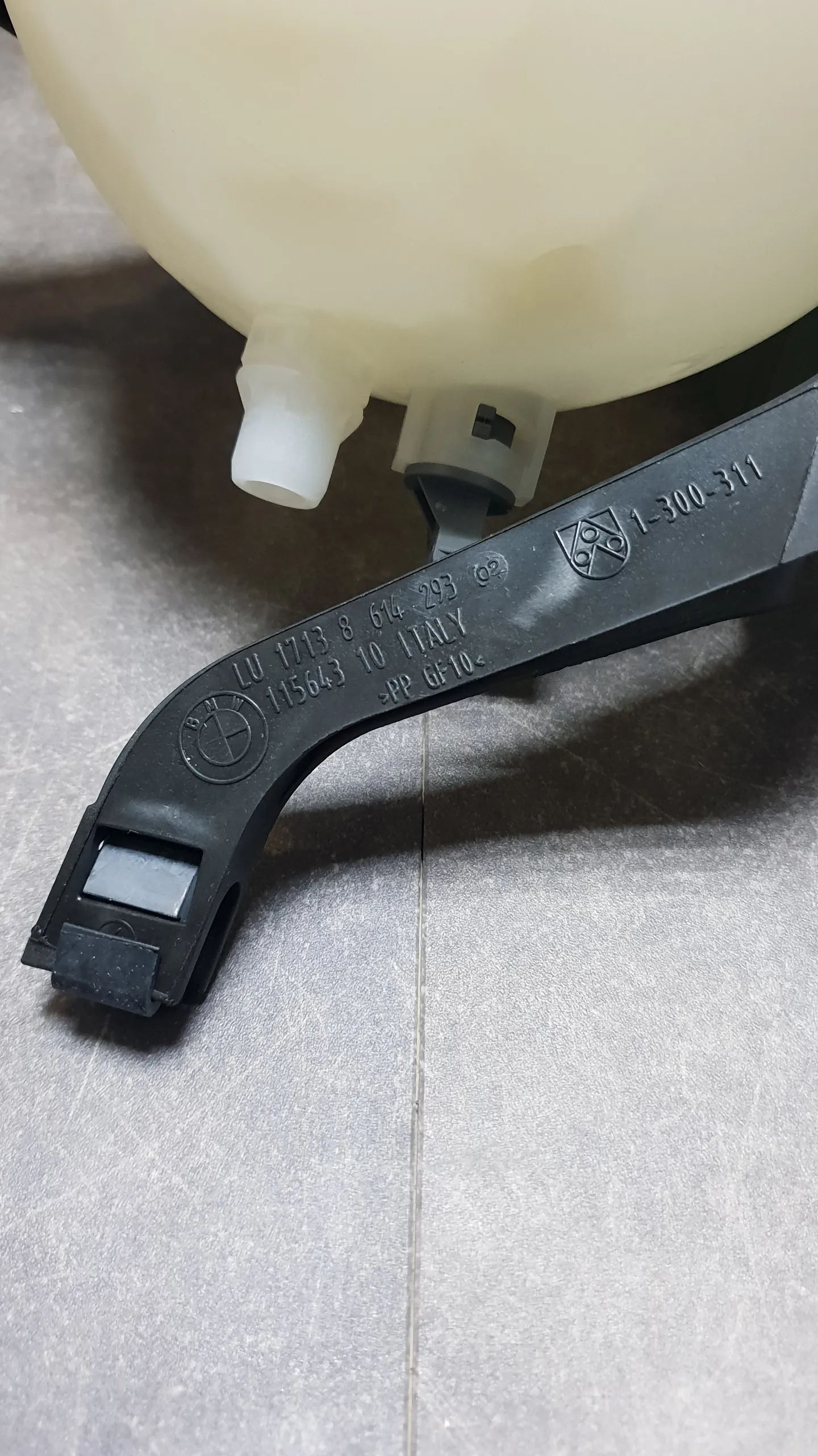 Бачок расширительный радиатора F07,F10,F11,F18 [N20]