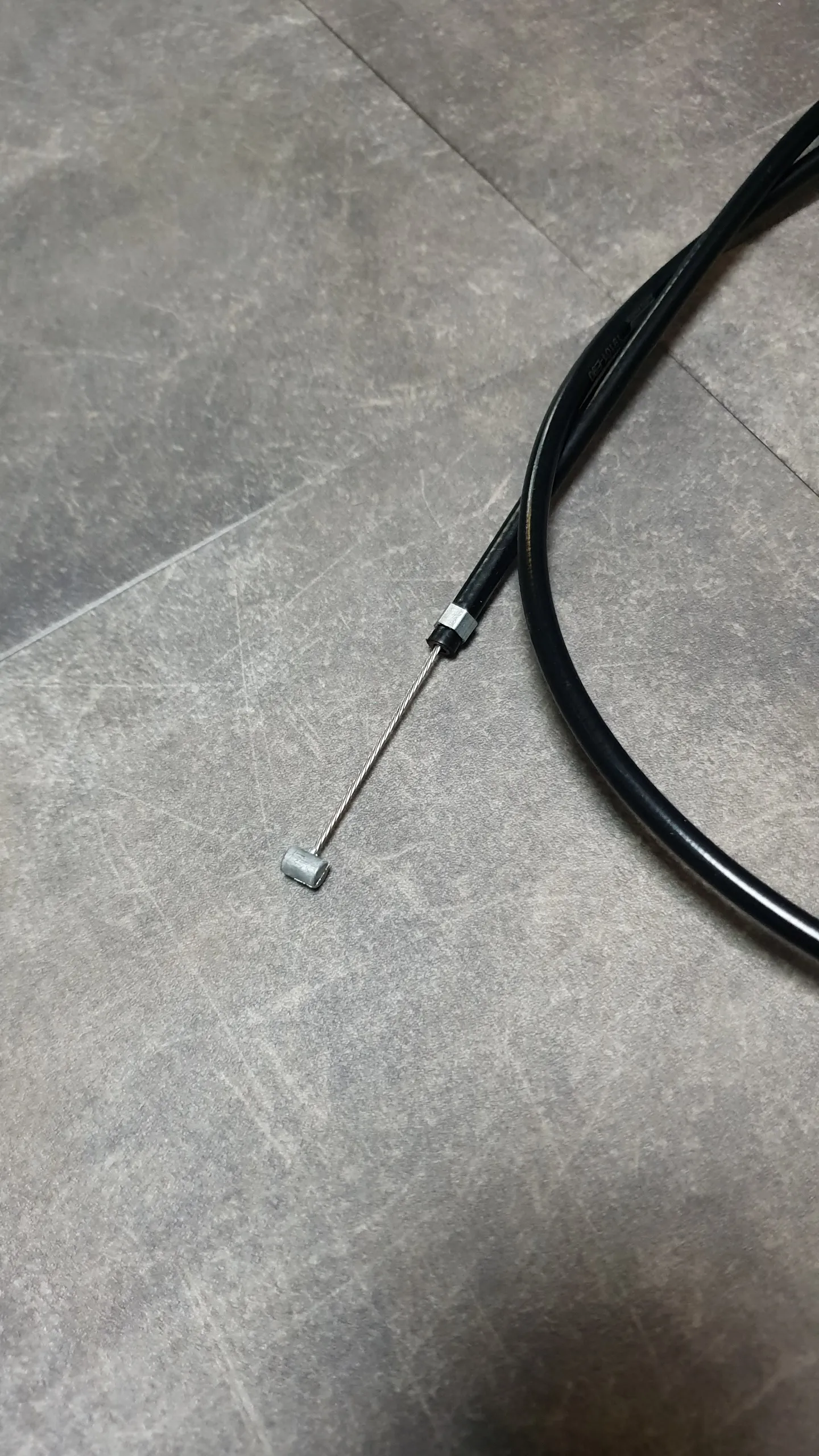 Трос капота E81-E88,E90-E93,E84 (привод капота, из салона) [с 06.2006]