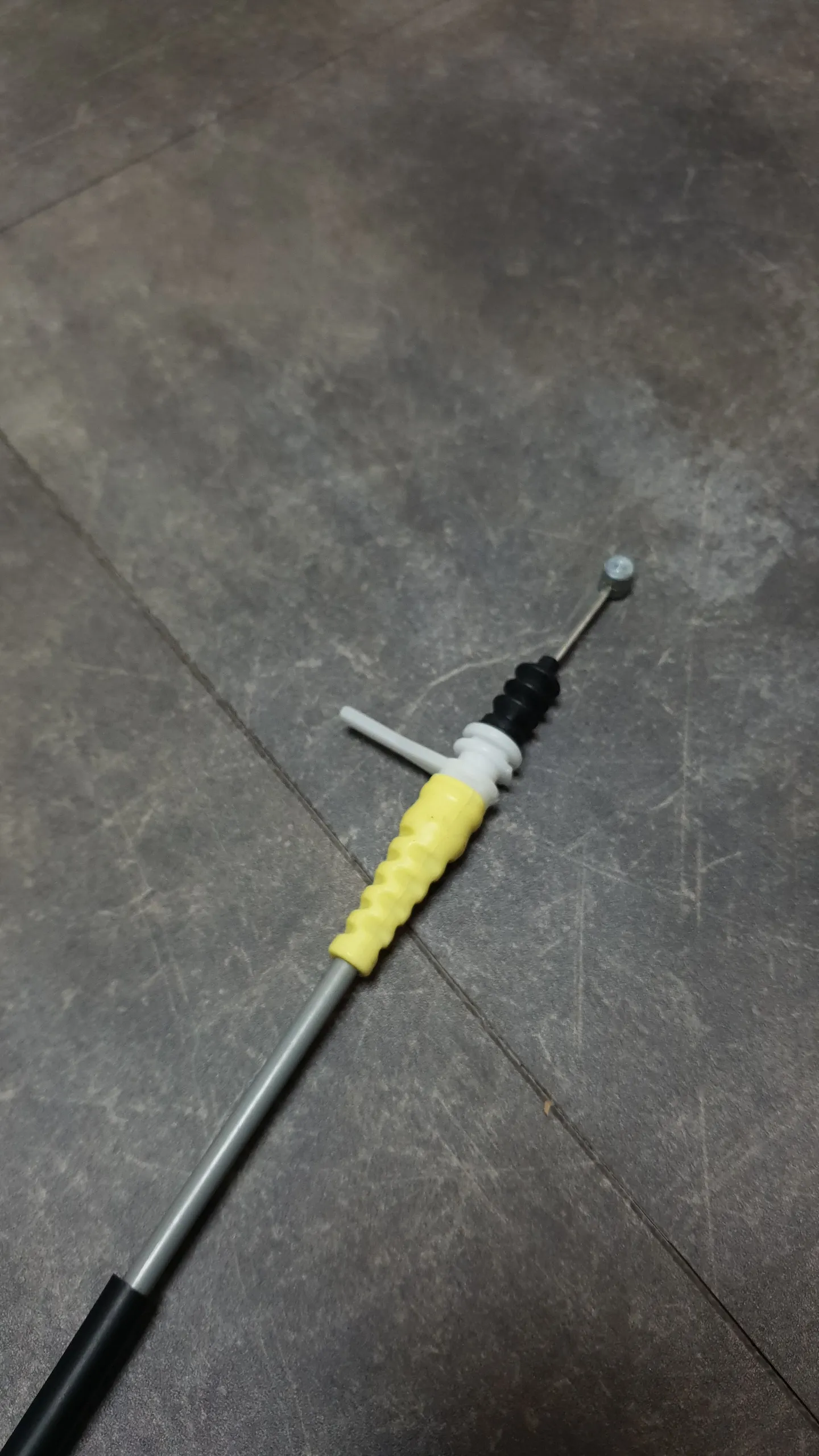 Трос от замка до наружной ручки пер. F07,F10,F11,F18,F01,F02,F03