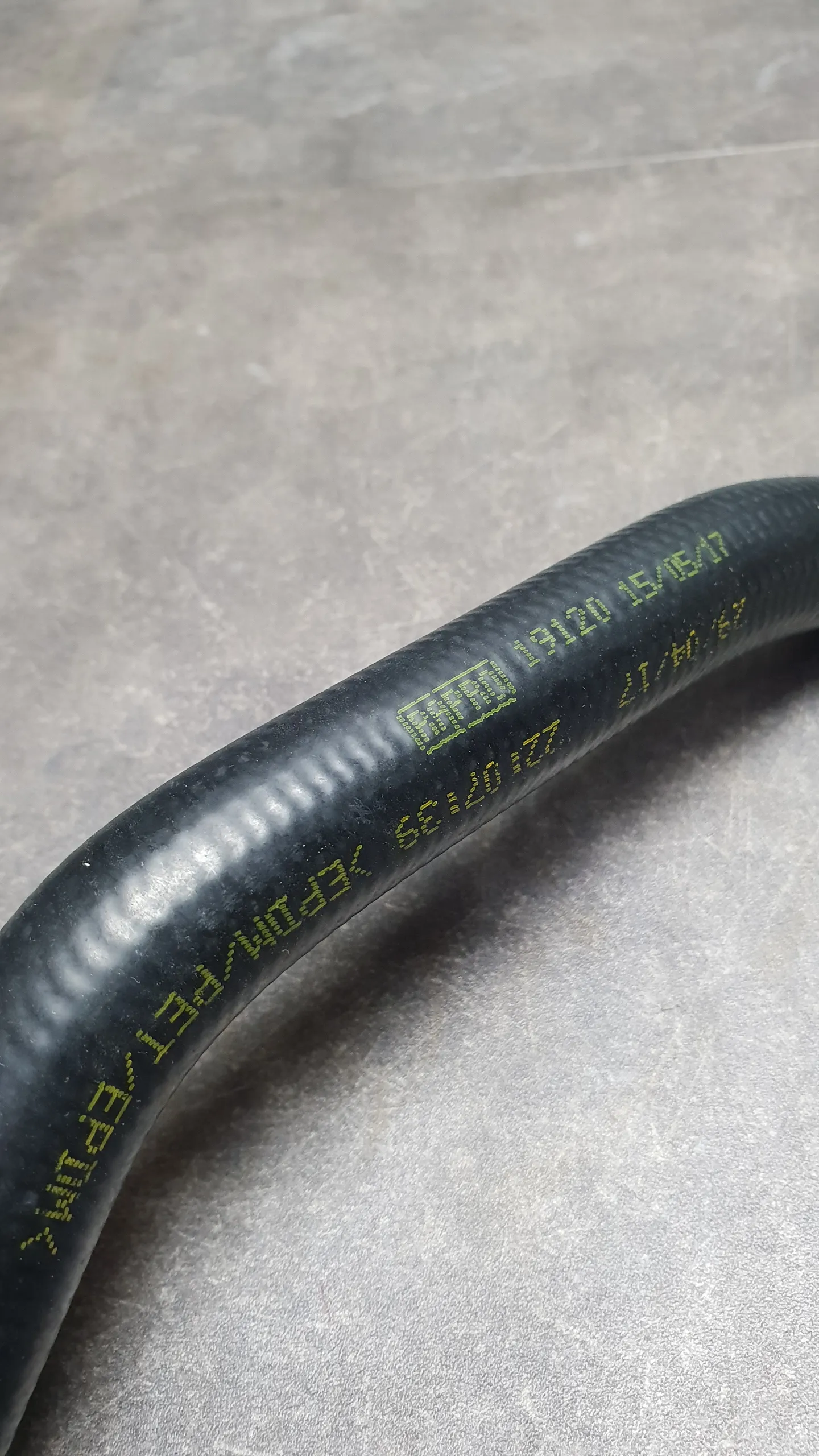 Патрубок системы охлаждения (расширительный бачок - помпа] E39,E38 M62 [до 09.1998]