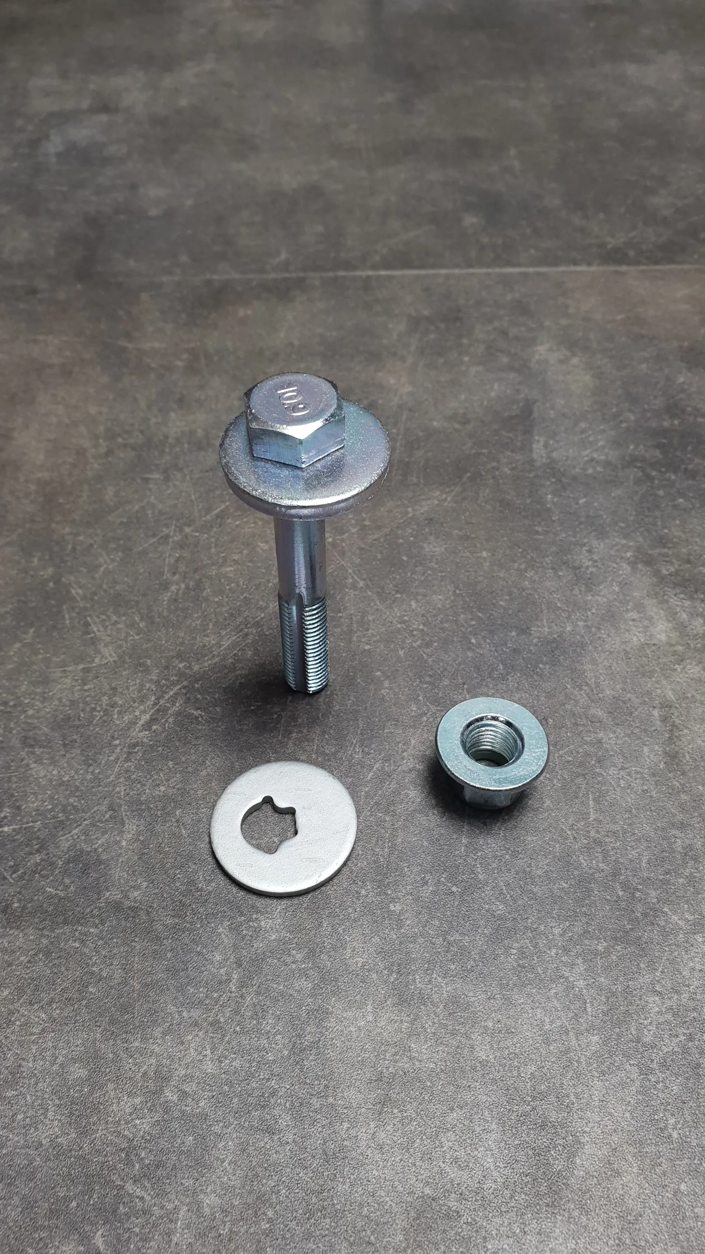 Болт эксцентриковый [схождение / прямой рычаг / M12x1,5x72] E70,E71,F15