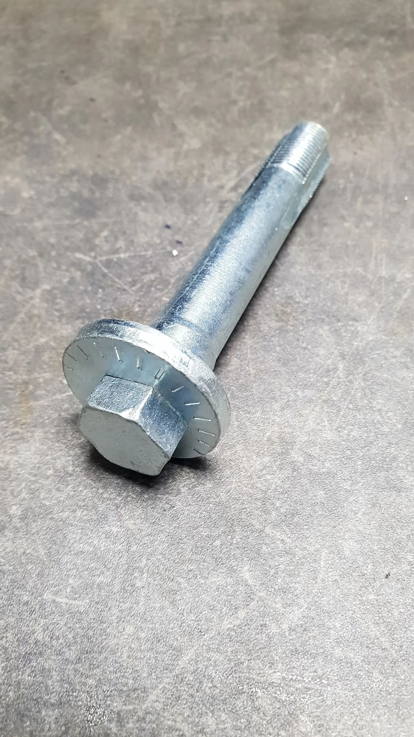 Болт эксцентриковый [развал / в Н-образный рычаг / M16x1.5x98] E70,E71,F15 (16-9)