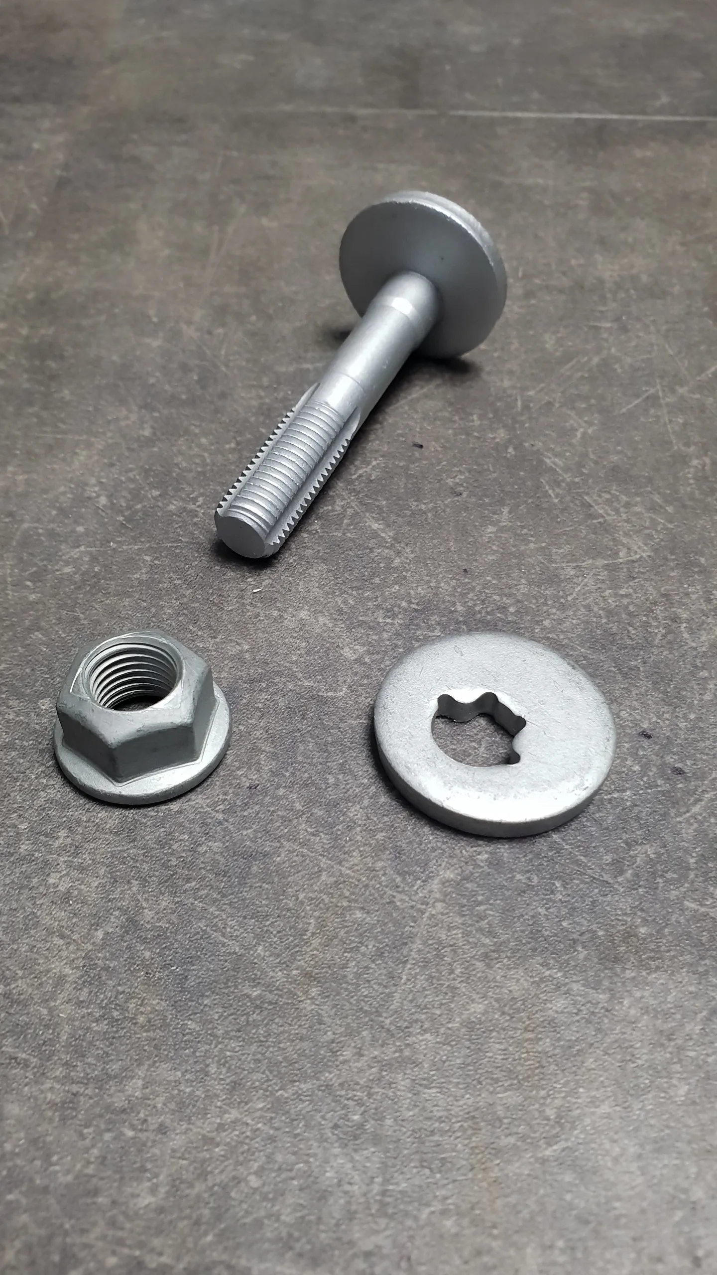 Болт эксцентриковый [схождение / прямой рычаг / M12x1.5x66] E53 (комплект шайба+гайка)