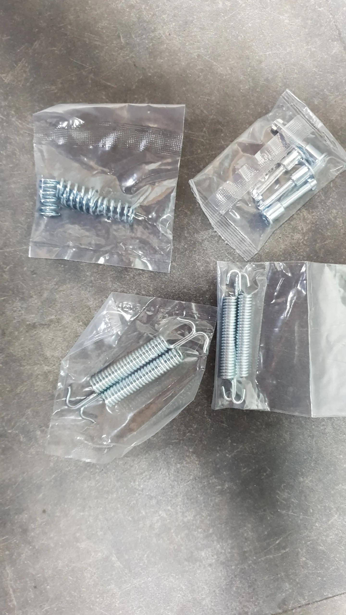 Комплект монтажный тормозных колодок E81,E87,E46,E90-E93, F30-F35