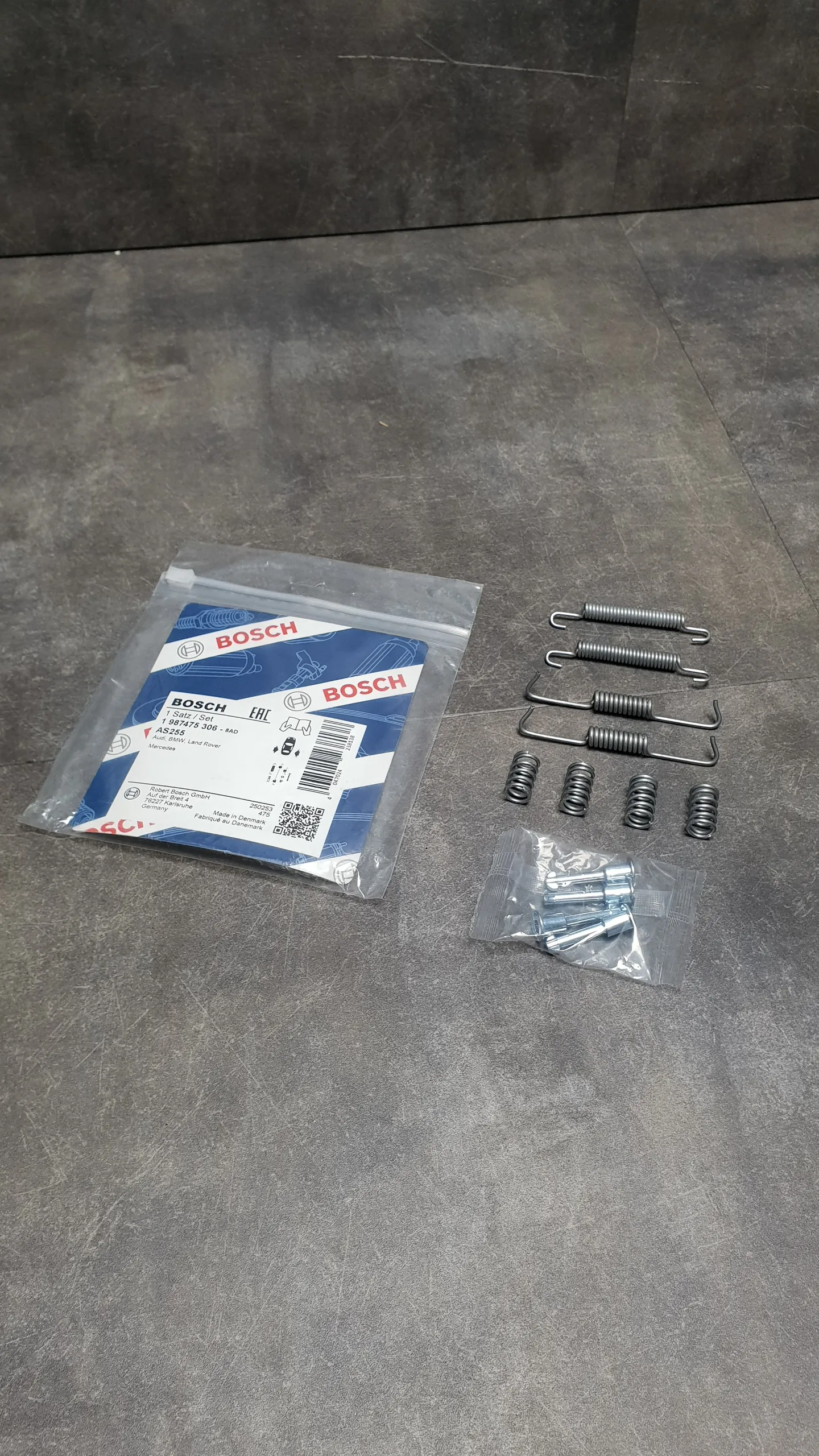 Комплект монтажный тормозных колодок E60,E65,F01,E83,E83LCI,E70,E71,F15,F16