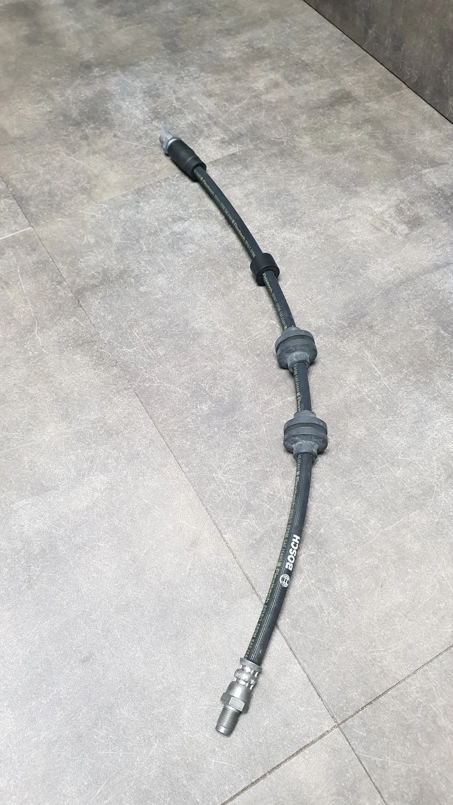 Тормозной шланг передний E81,E87,E90 (c 07.2005)