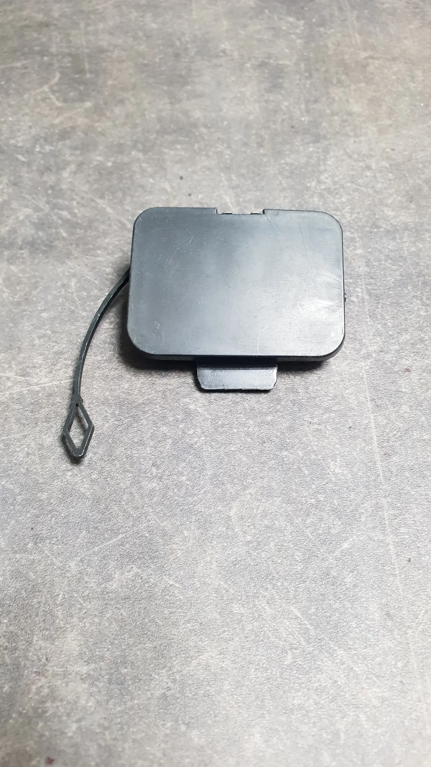 Заглушка отверстия под буксировочный крюк  e46 купе дорест (-2003) передний бампер