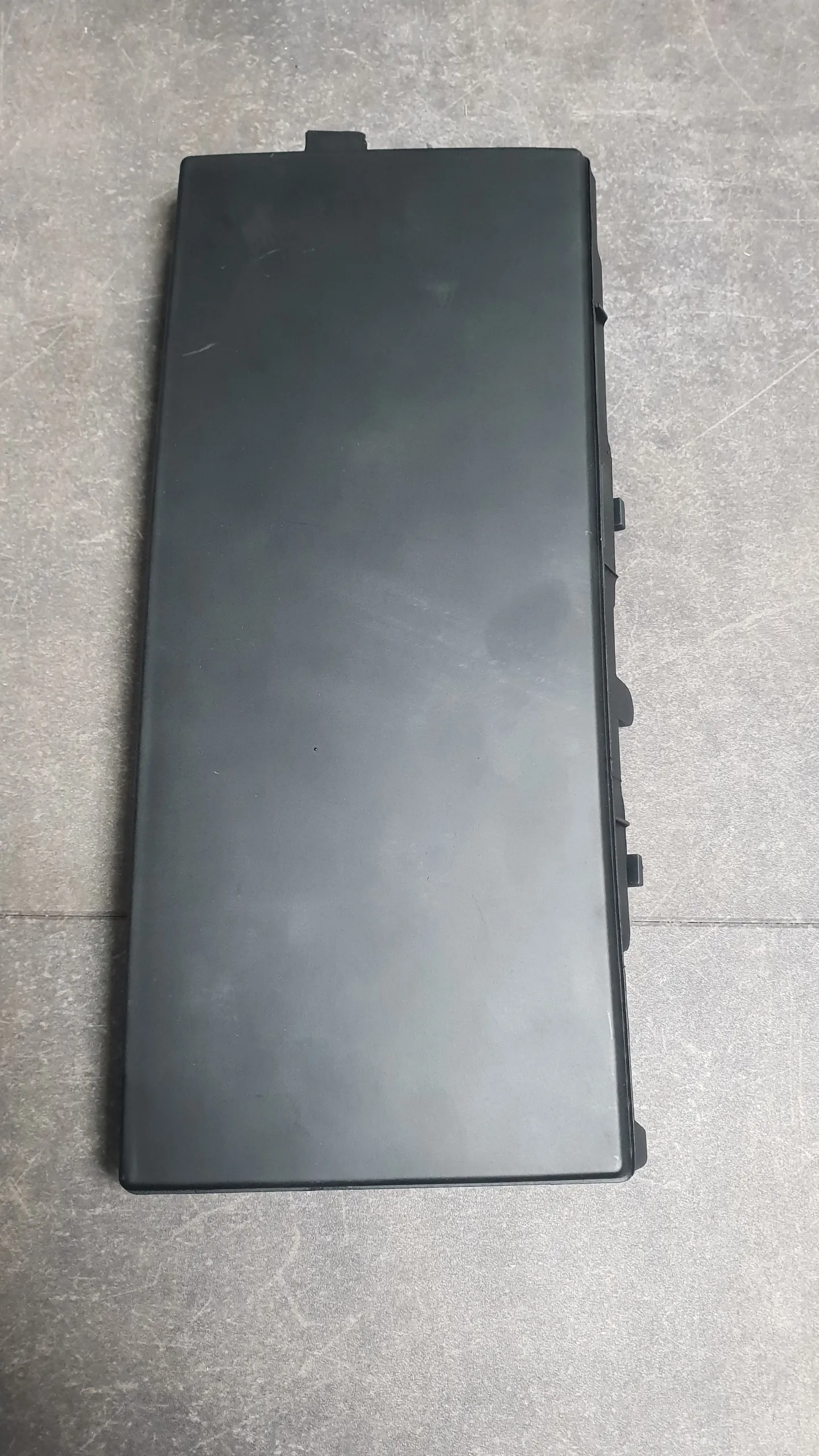 Заглушка отверстия под буксировочный крюк E34 передний бампер, правая