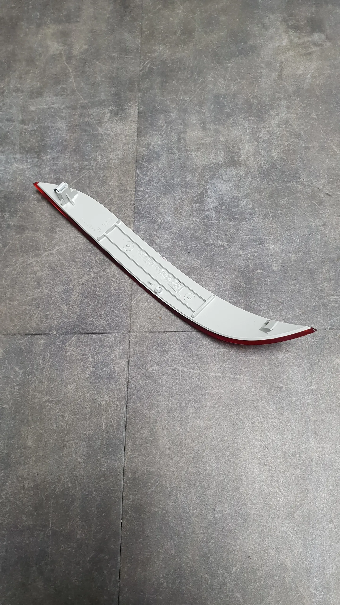 Отражатель заднего бампера E60 (до 03.2007) [R]