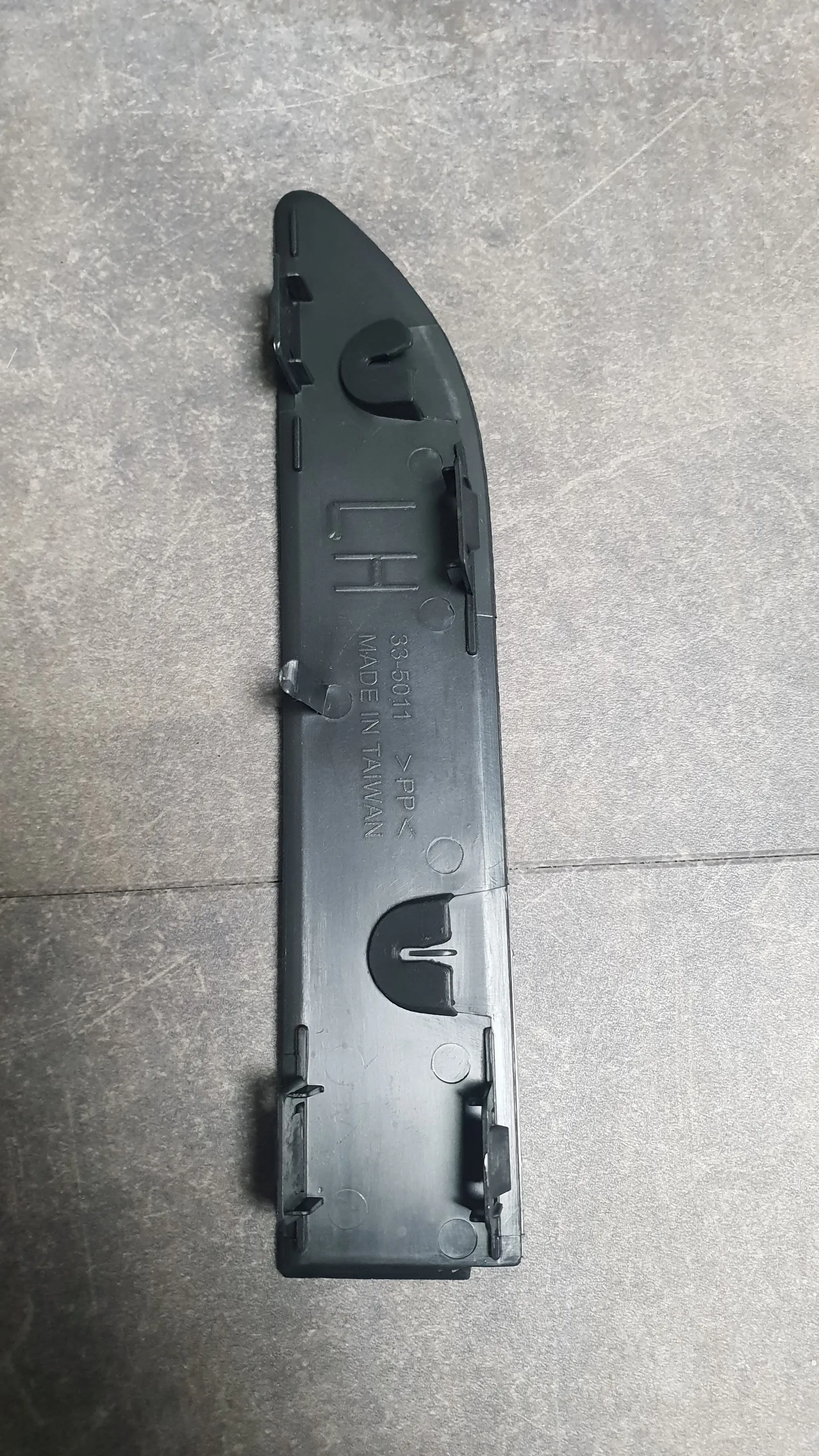 Заглушка отверстия под буксировочный крюк E53 (дорест) левая передняя