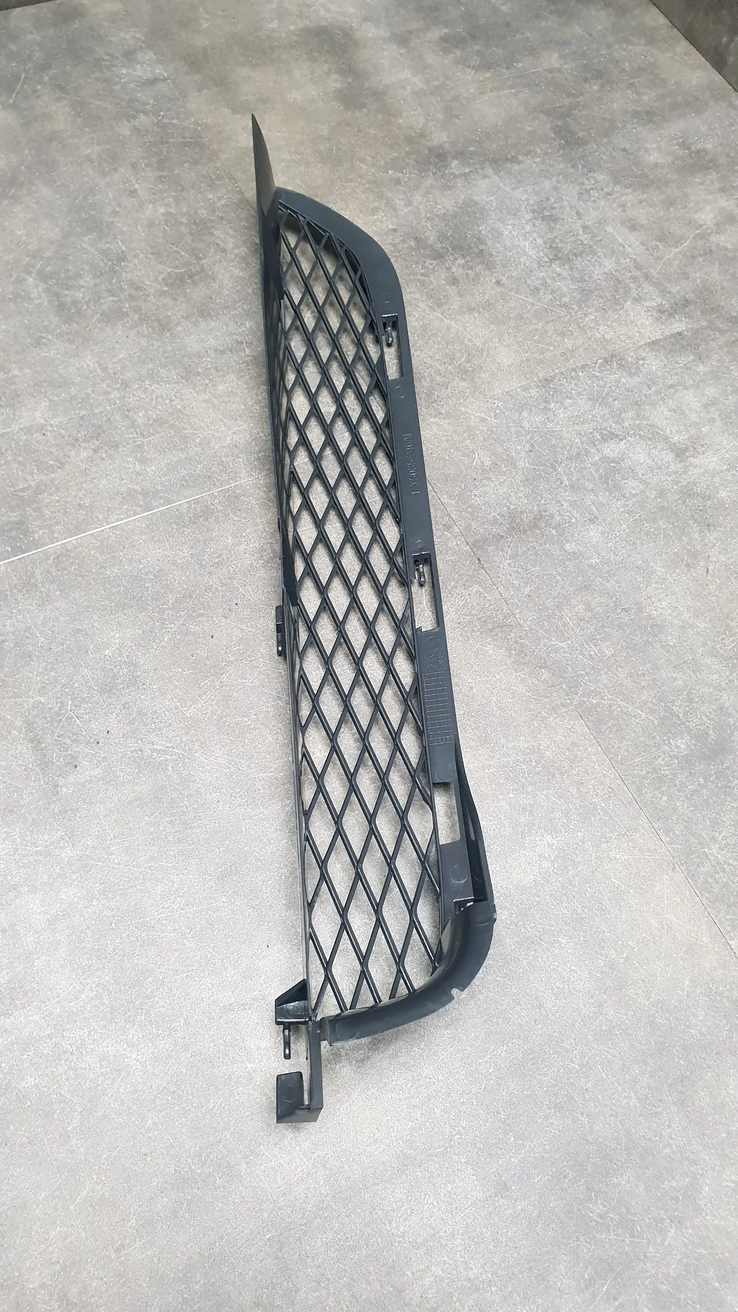 Решетка бампера переднего верхняя левая E53 рест (Schwarz)