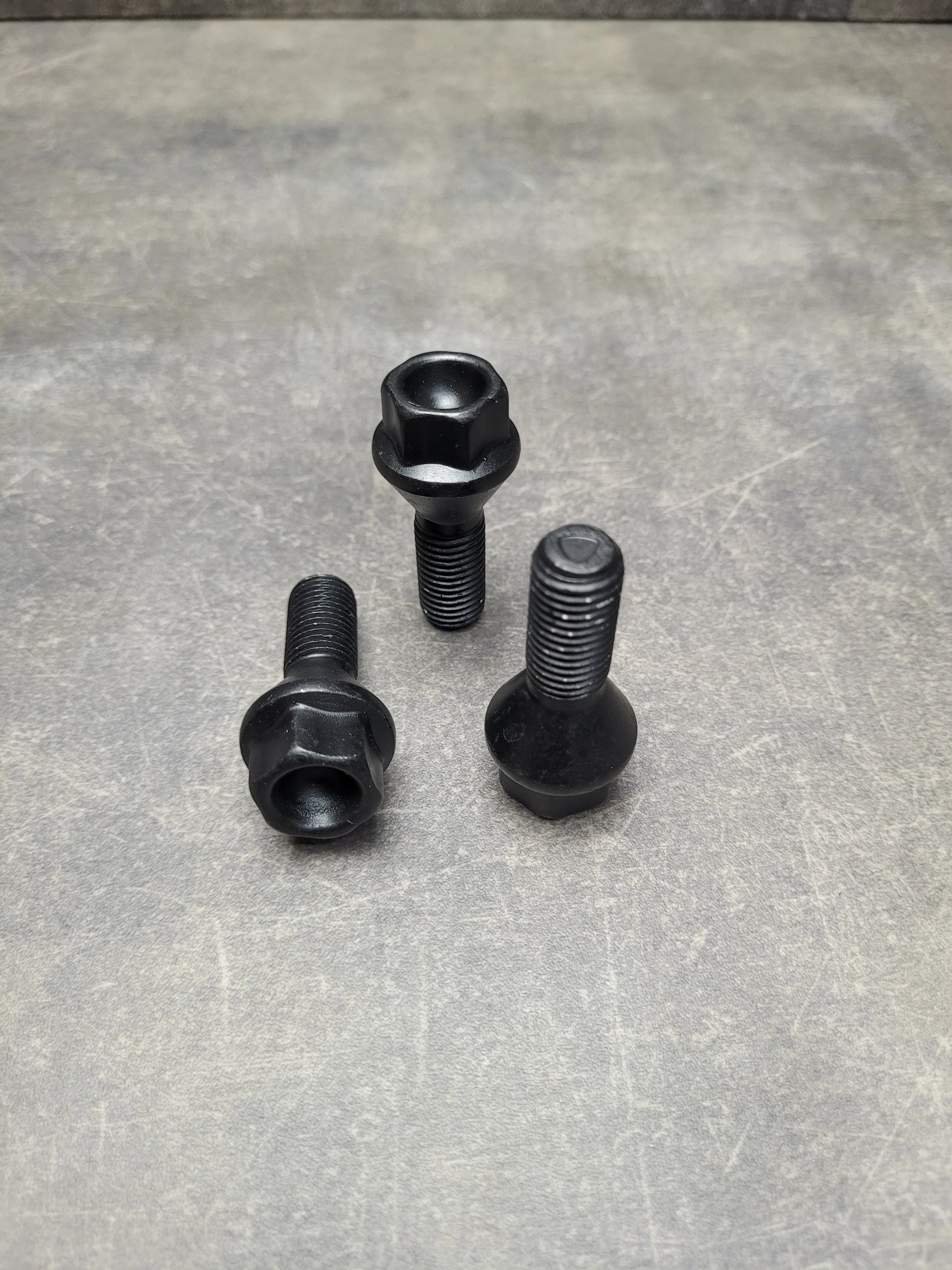 Болт колесный (M12x1,5) (15-1)