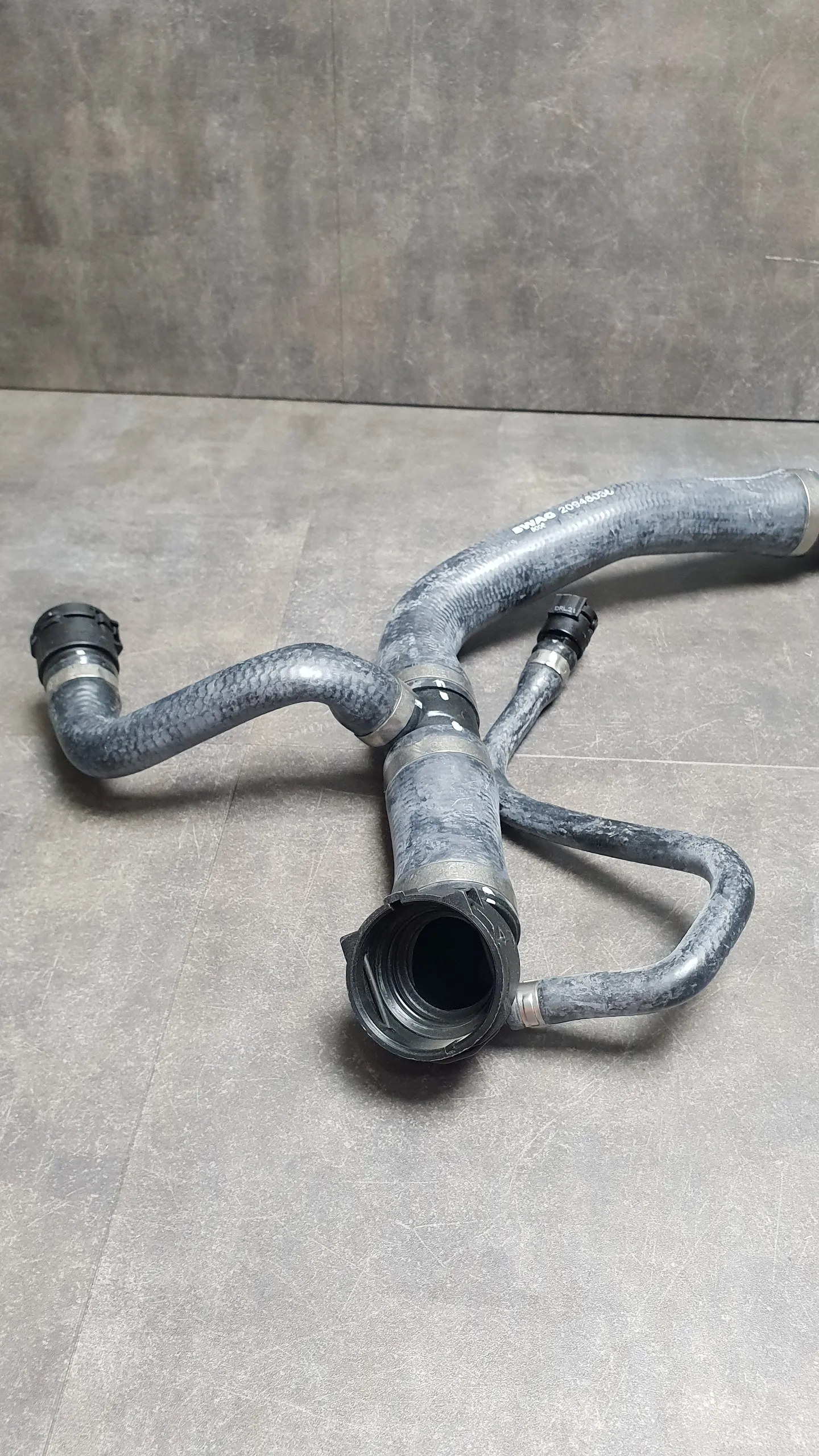 Патрубок системы охлаждения верхний E53 [N62] БЕЗ "автон сист отопл"