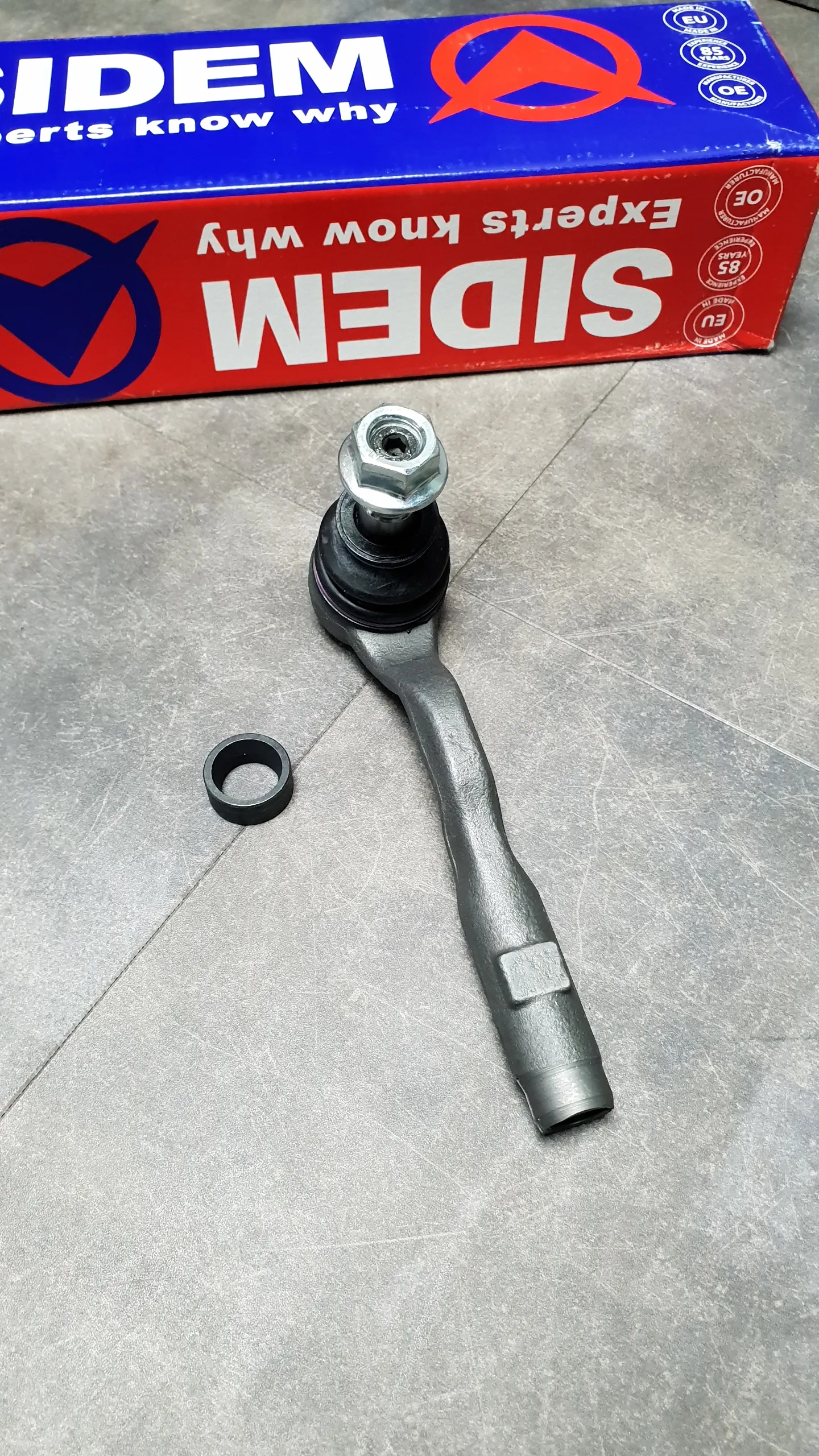 Рулевой наконечник F25,F26 [L/R]