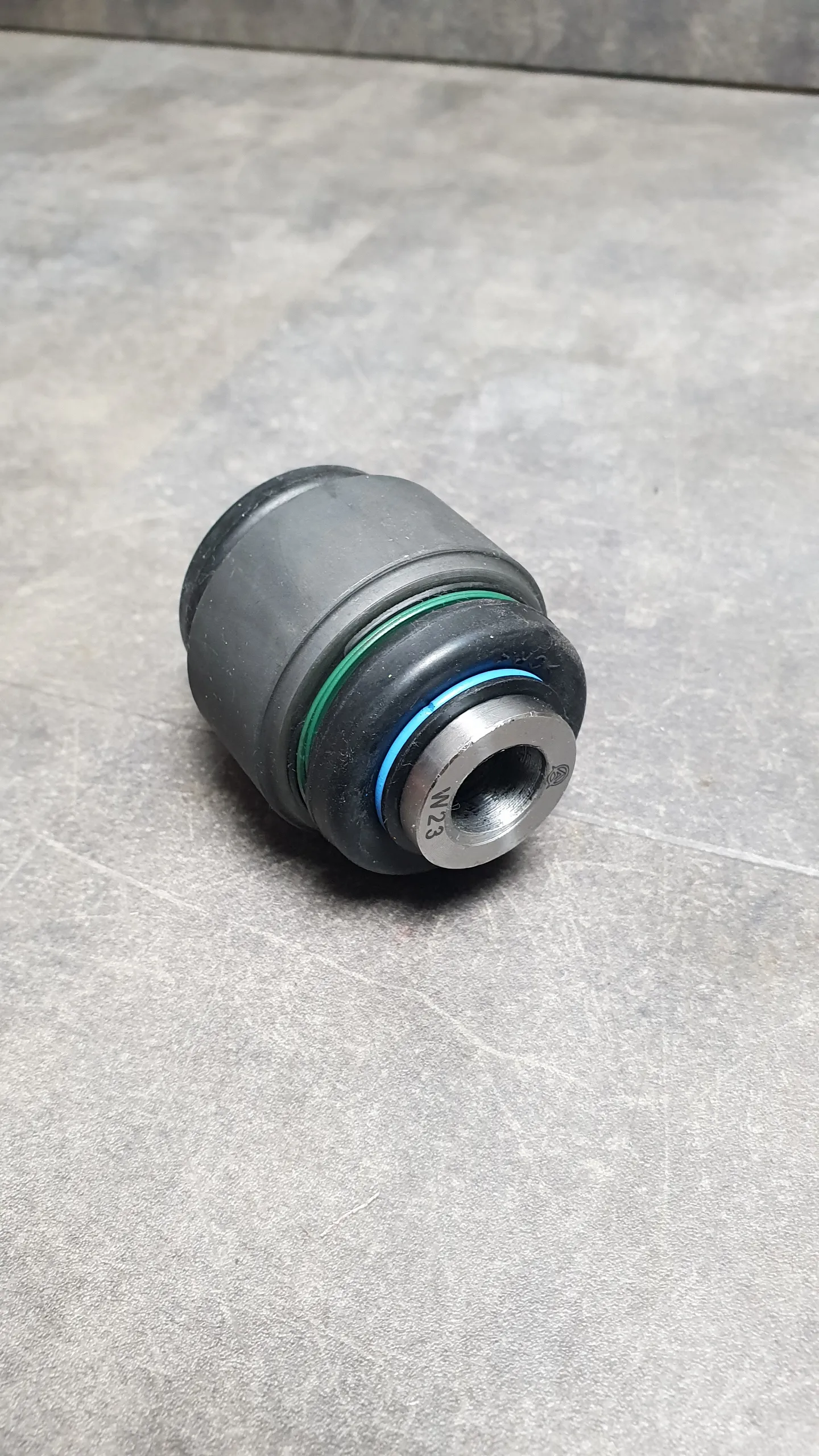 Сайлентблок заднего рычага [плавающий] F25,F26