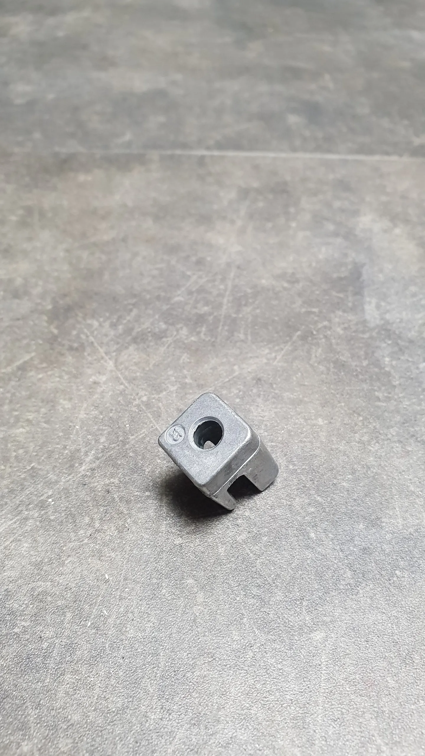 Крепежный уголок поддона АКПП A5S310Z [5hp18, прямой] (12-28)