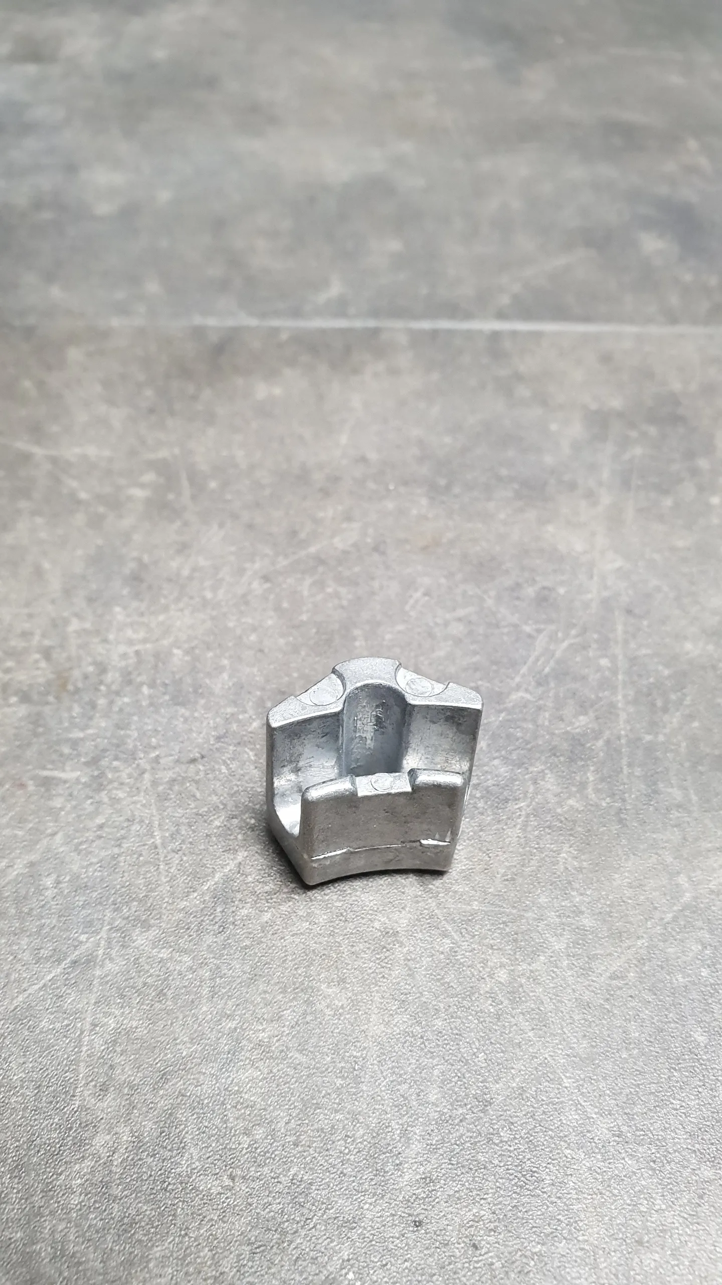 Крепежный уголок поддона АКПП A5S310Z [5hp18, угловой] (12-28)