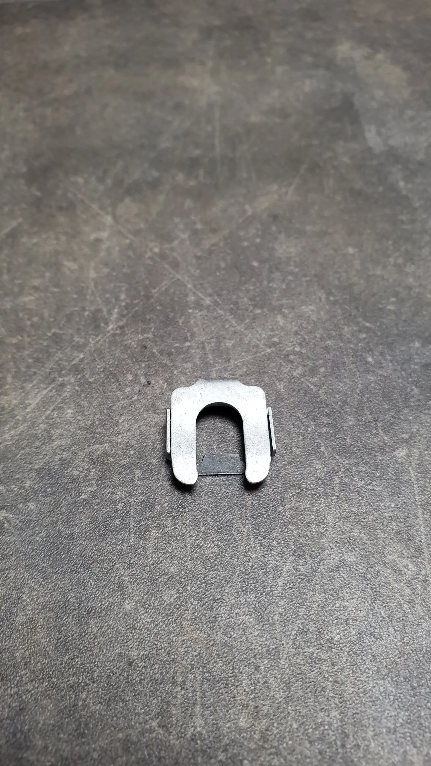 Фиксирующий зажим кулисы МКПП (12-29)