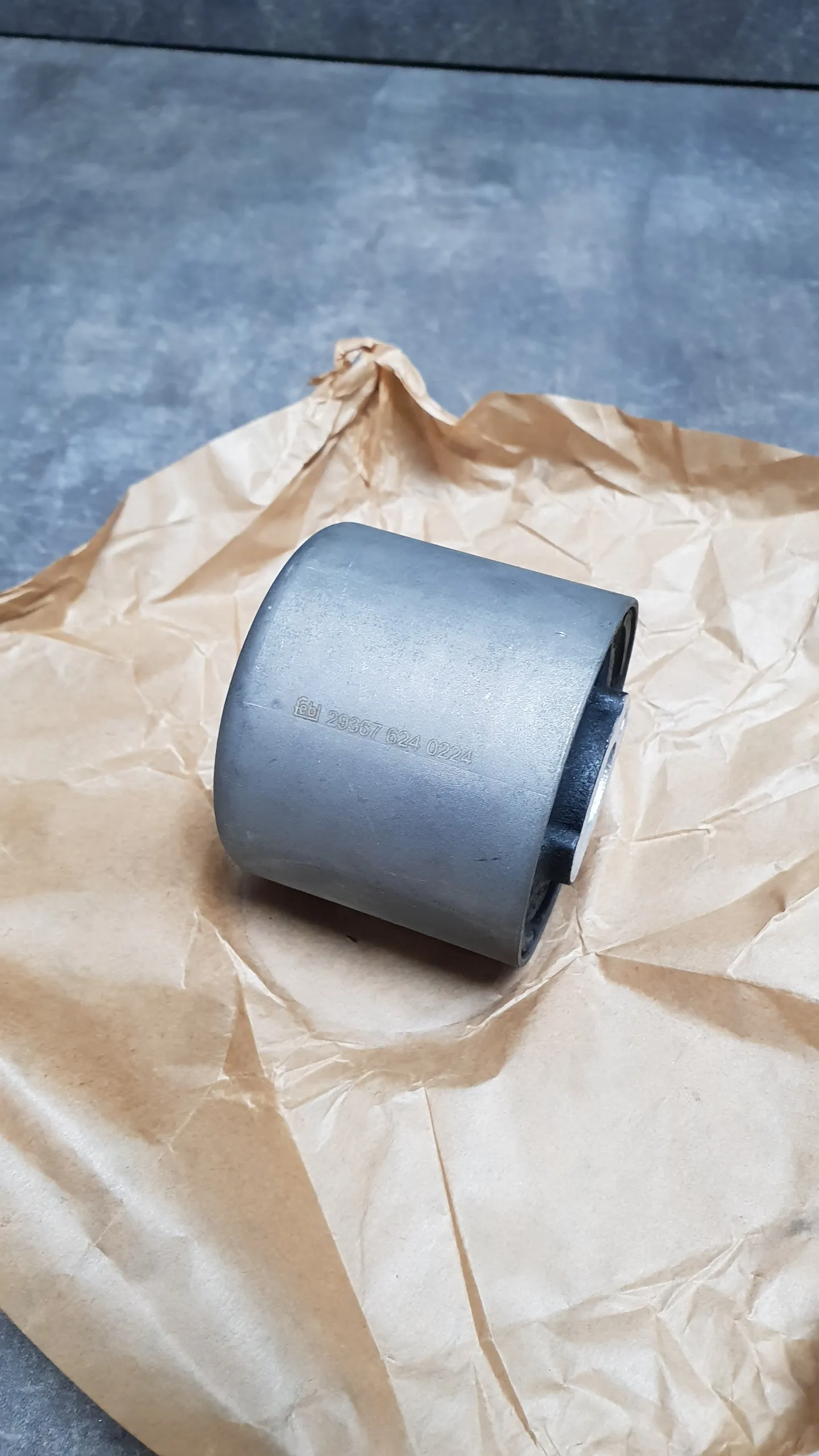 Сайлентблок балки моста редуктора [задний] E46,E81,87,E90,E84,E83