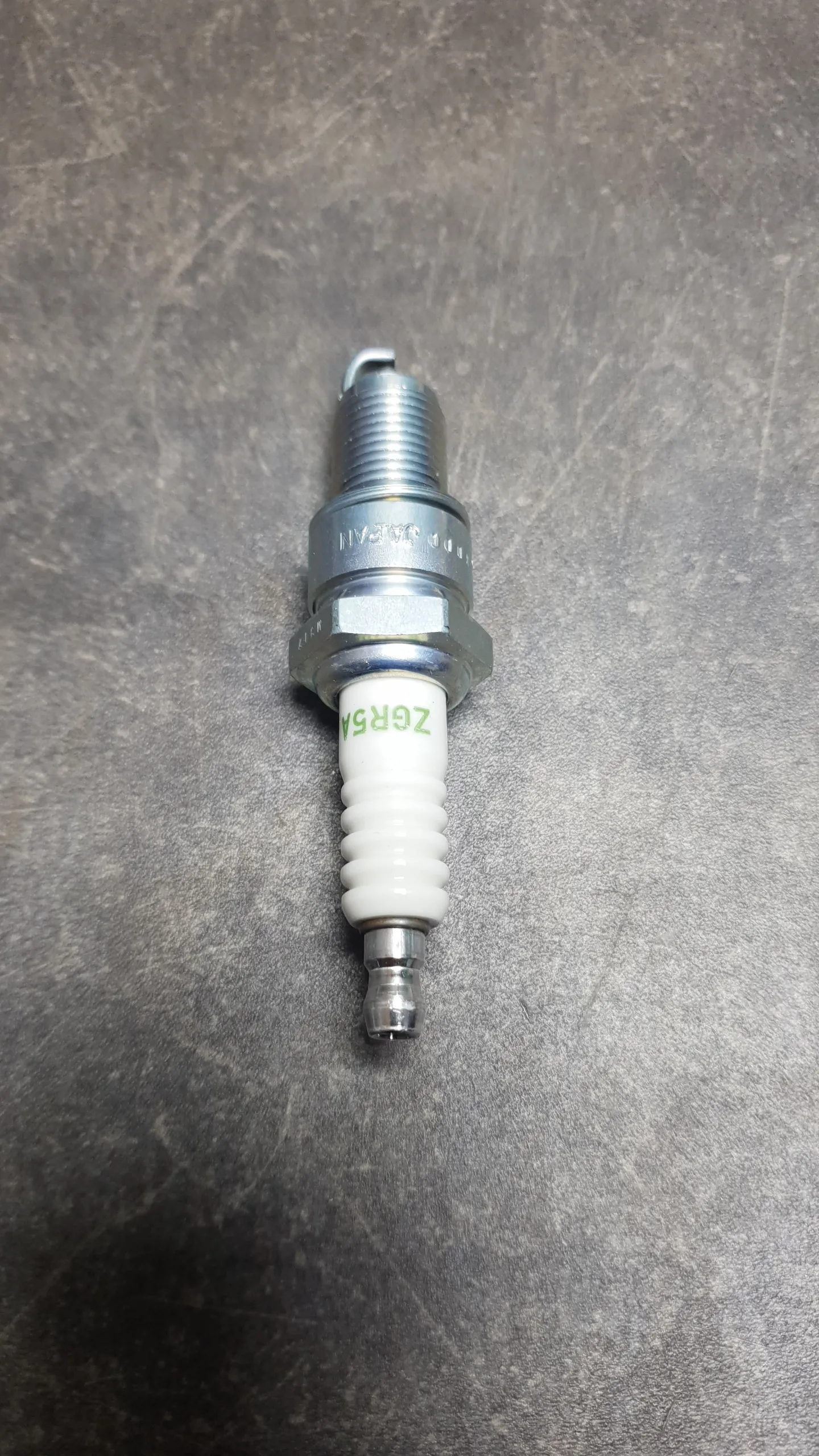 Свеча зажигания M20,M30 [NGK V-LINE15]