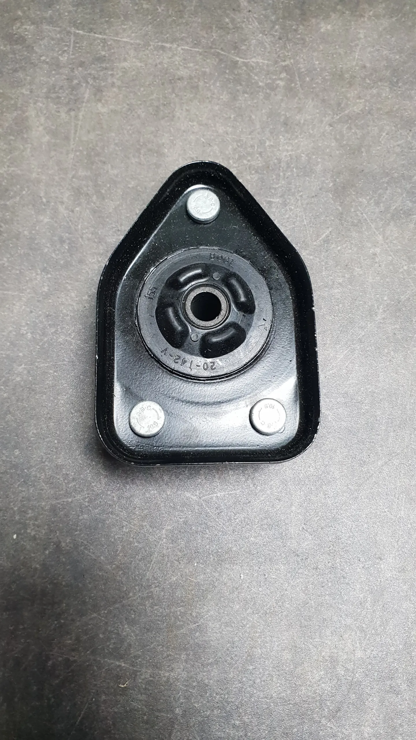 Опора амортизатора задн E83