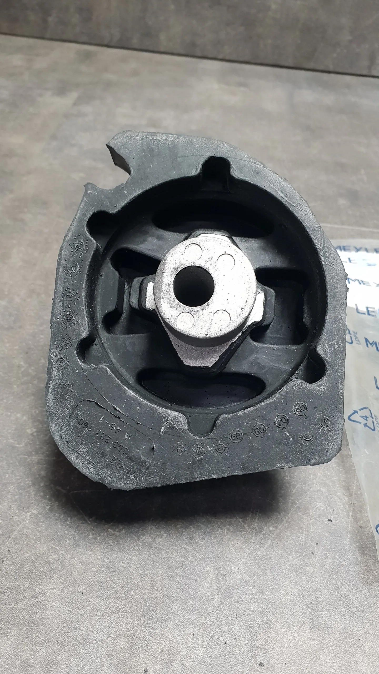 Опора (подушка) МКПП \ АКПП E53 [сайлентблок раздатки] (по 10.2003) [M54,M57]